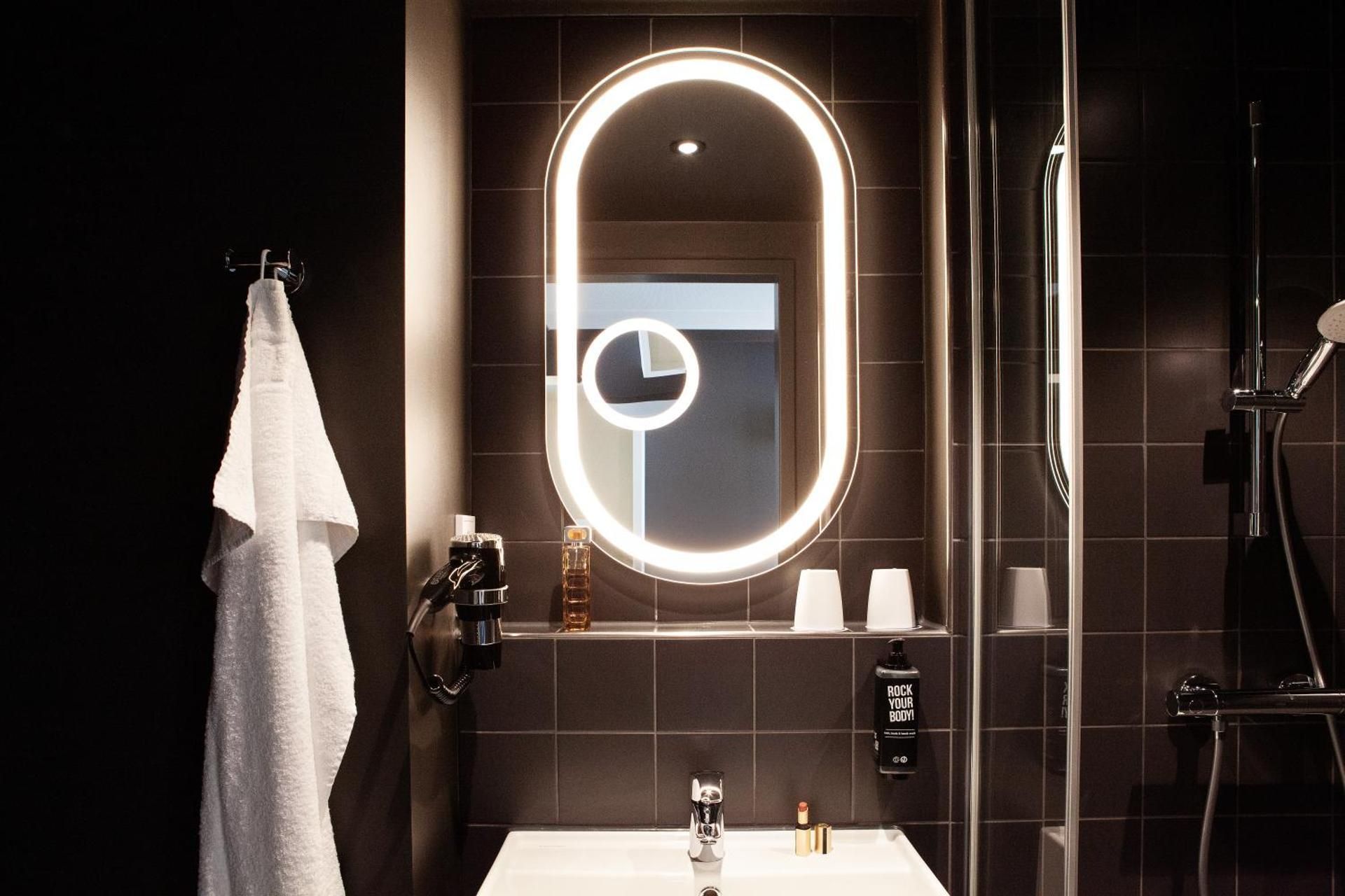 Standard Queen Room - Mobility Accessible