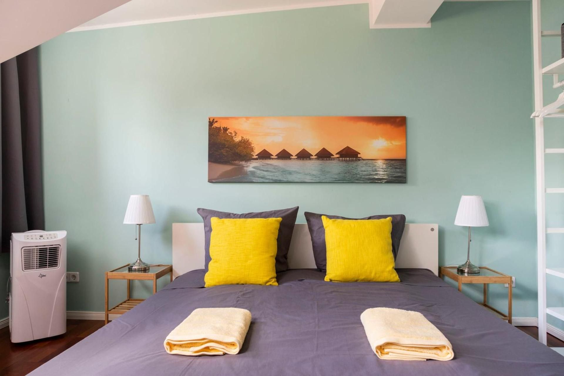 Rosenthaler CALLING - ROOFTOP APARTMENT+A/C Apartment