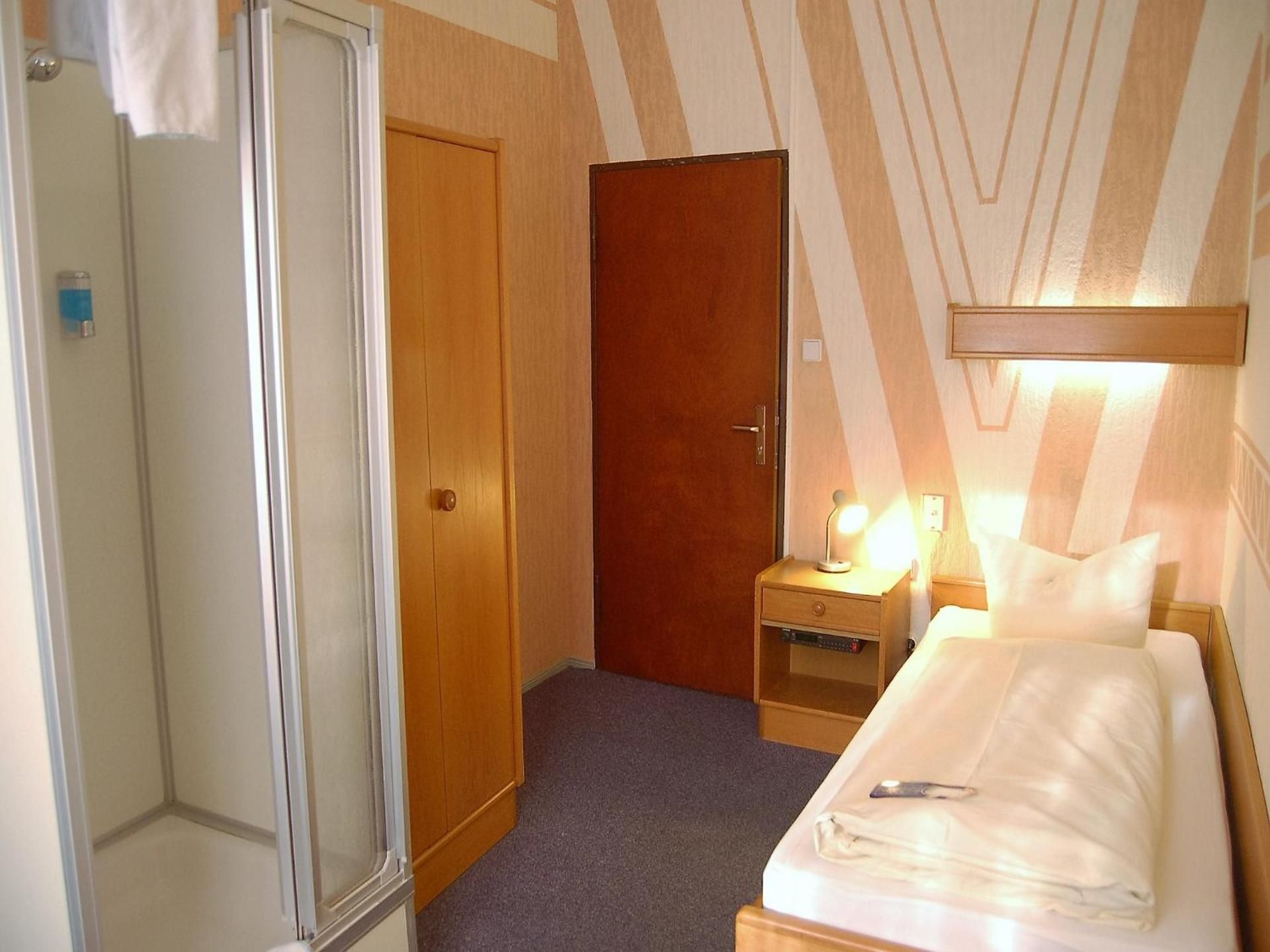 Single Room with Shared Toilet