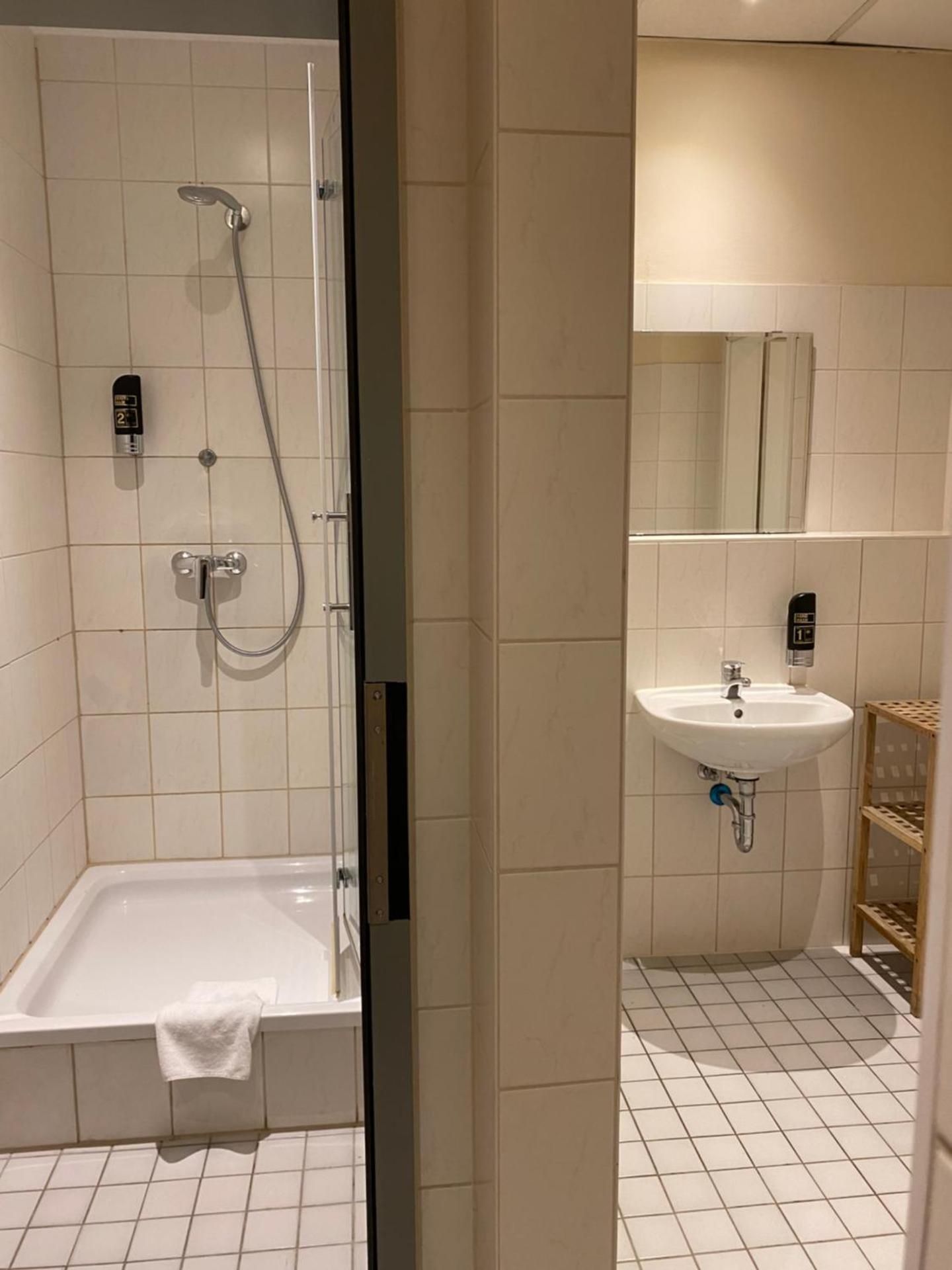 King Size Capsule for two in a shared room