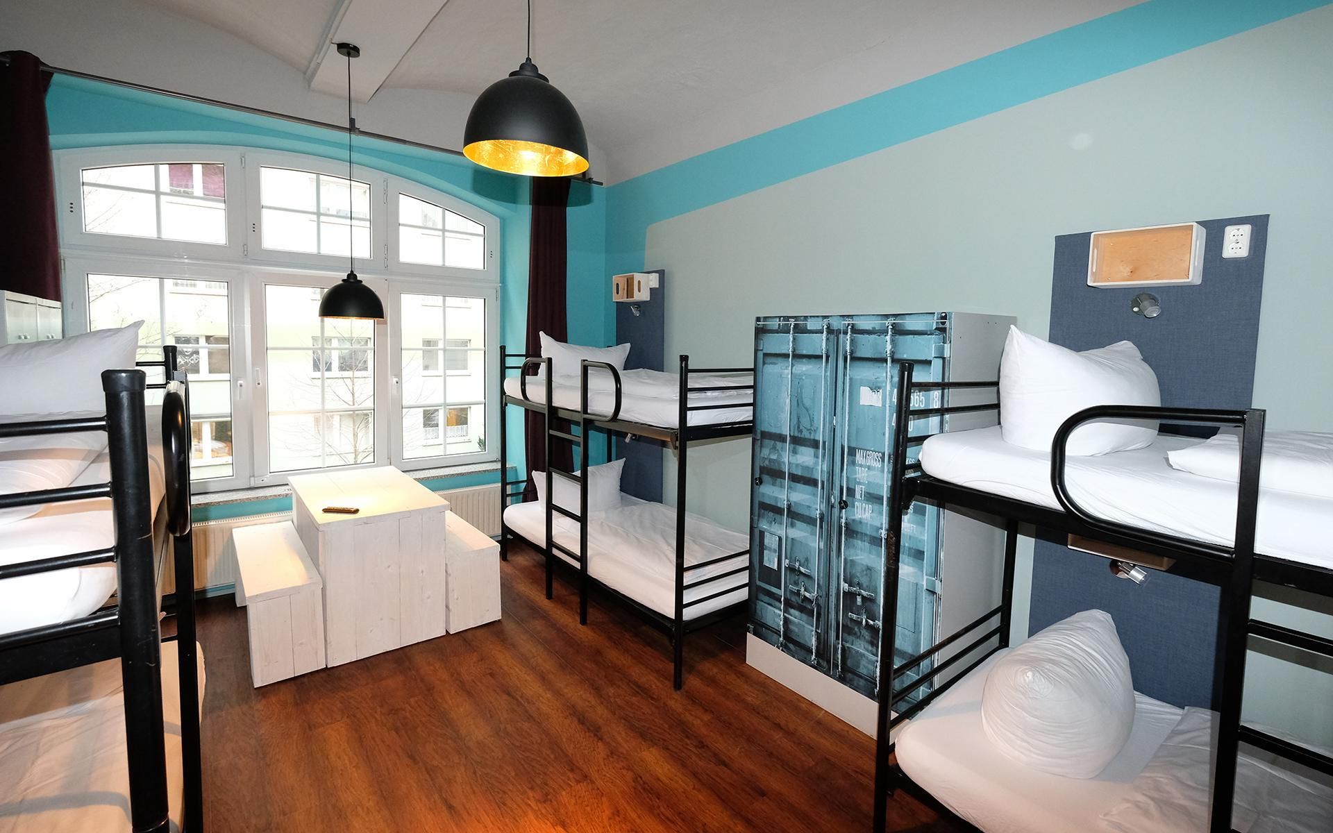 6-Bed Room