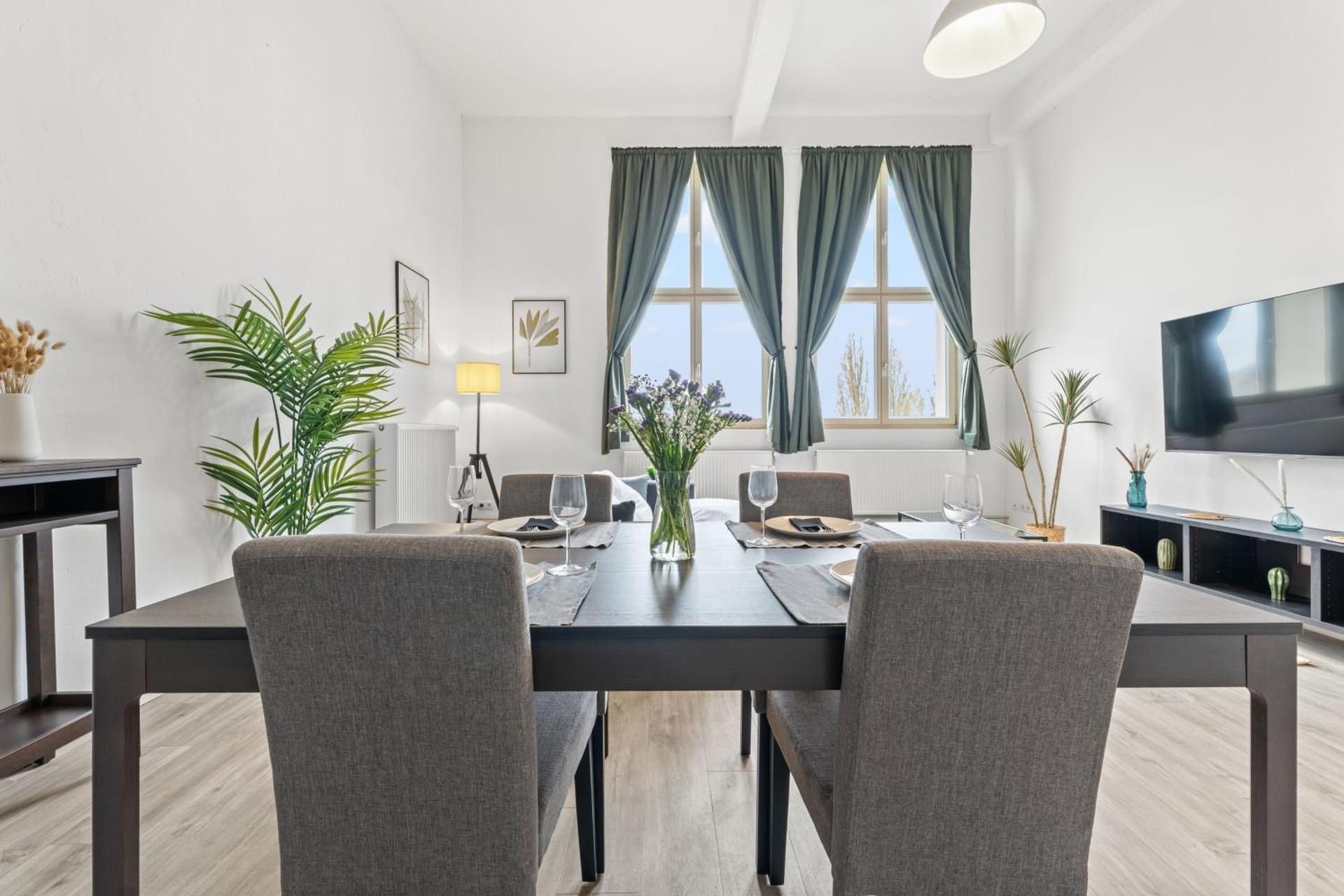 MINT Apartment uber der Stadt Parken Kuche WiFi