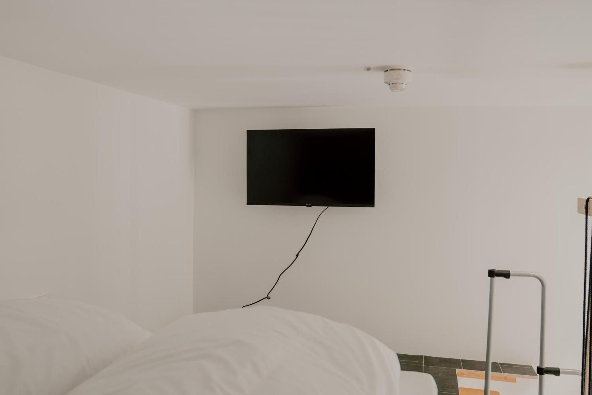 12 Monkeys Apartments Standard Studio