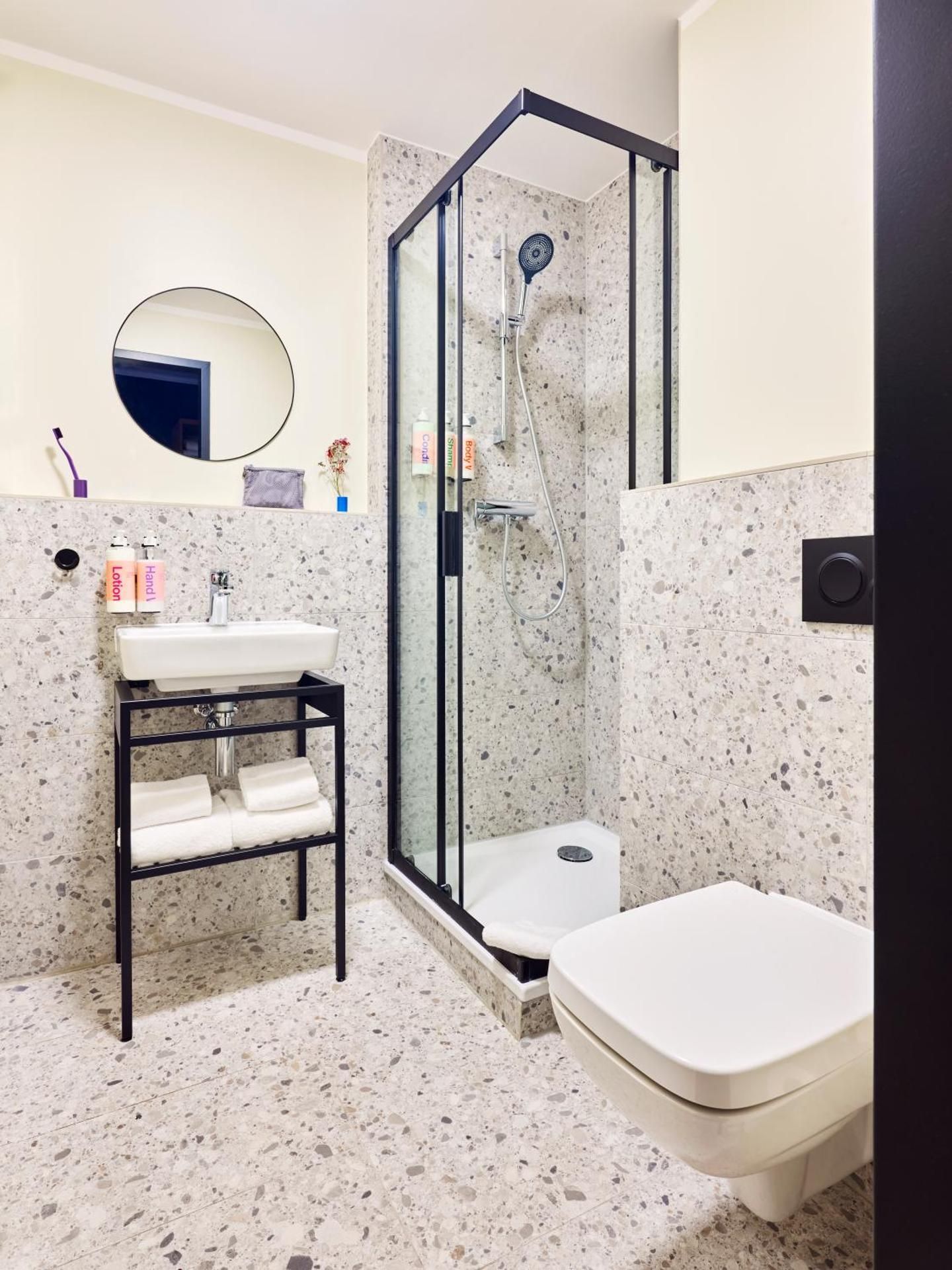 Large Room with Extra Bed