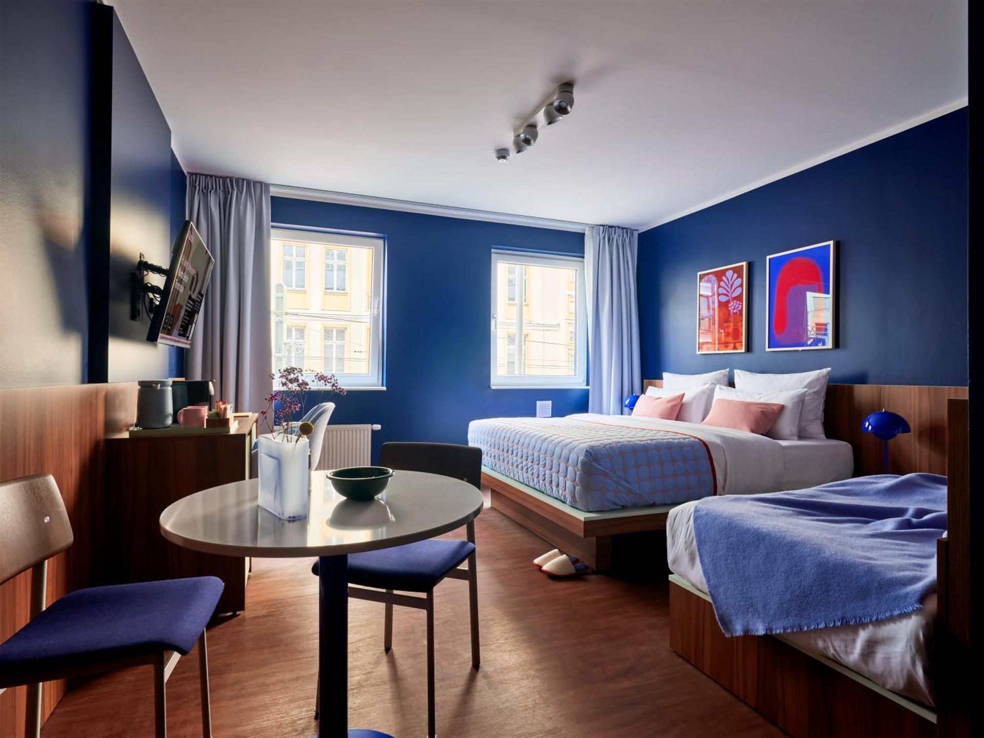 Large Room with Extra Bed