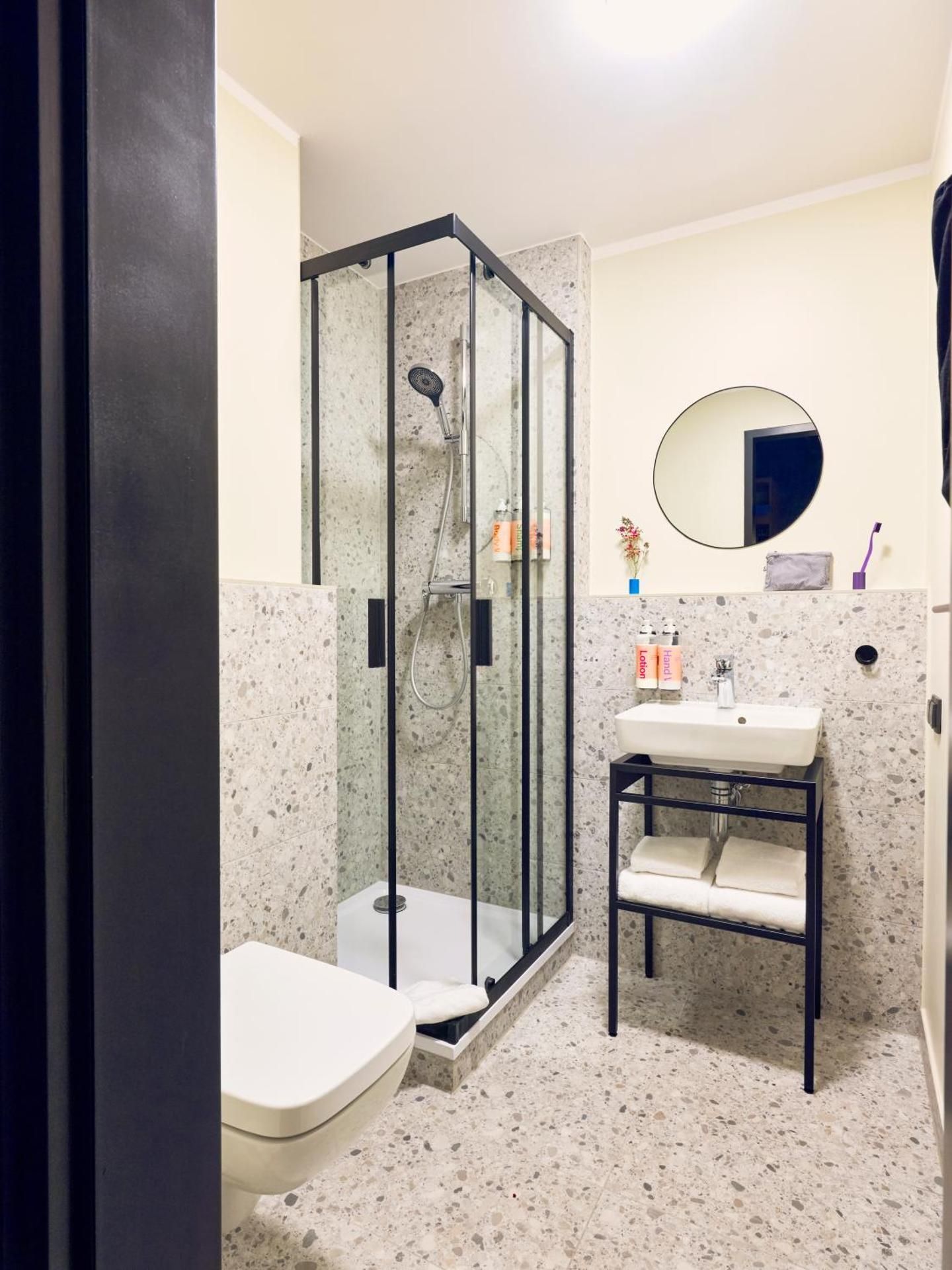 Large Studio with Kitchenette and Extra Bed