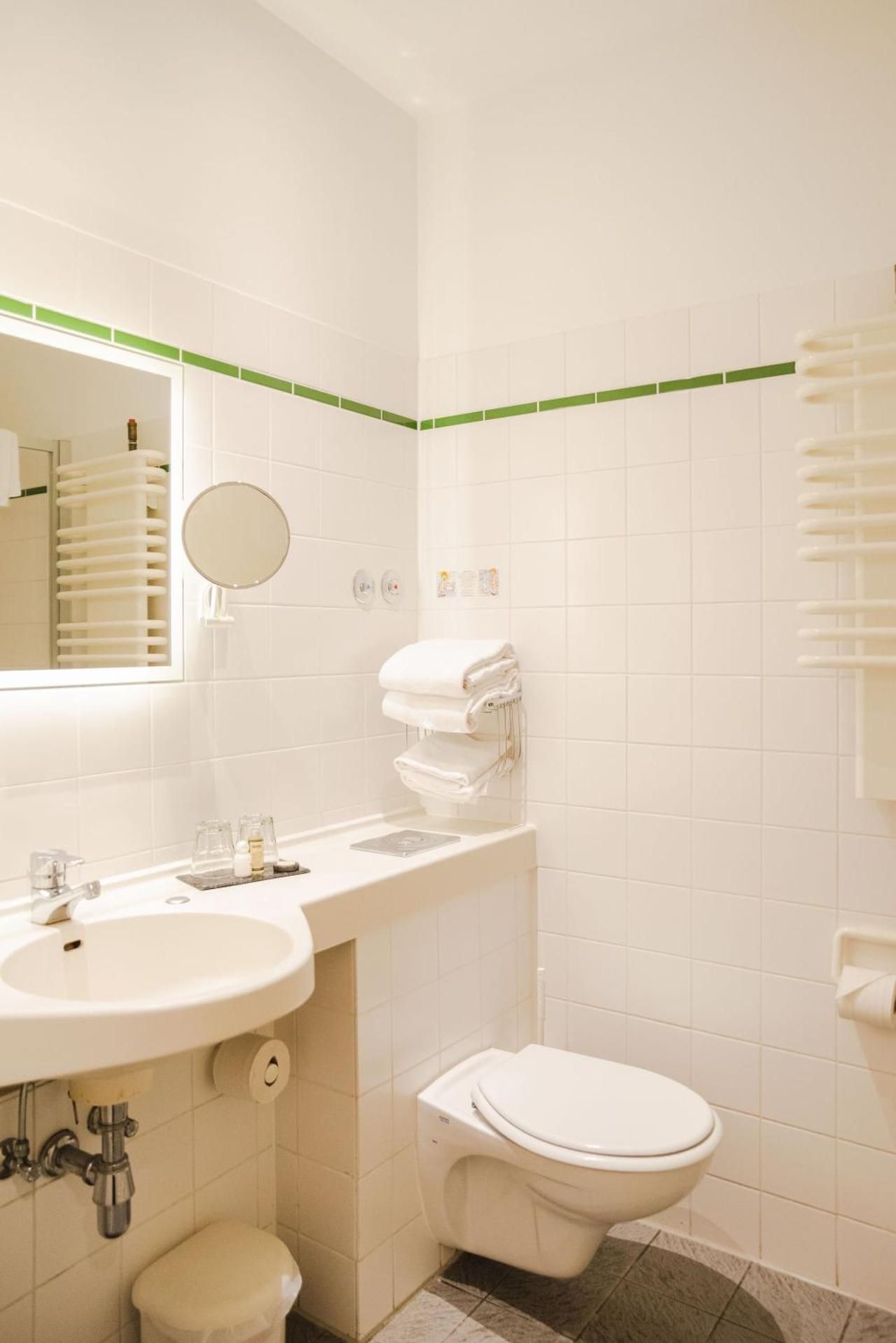 Brauhaus in Spandau Large Twin Room 2