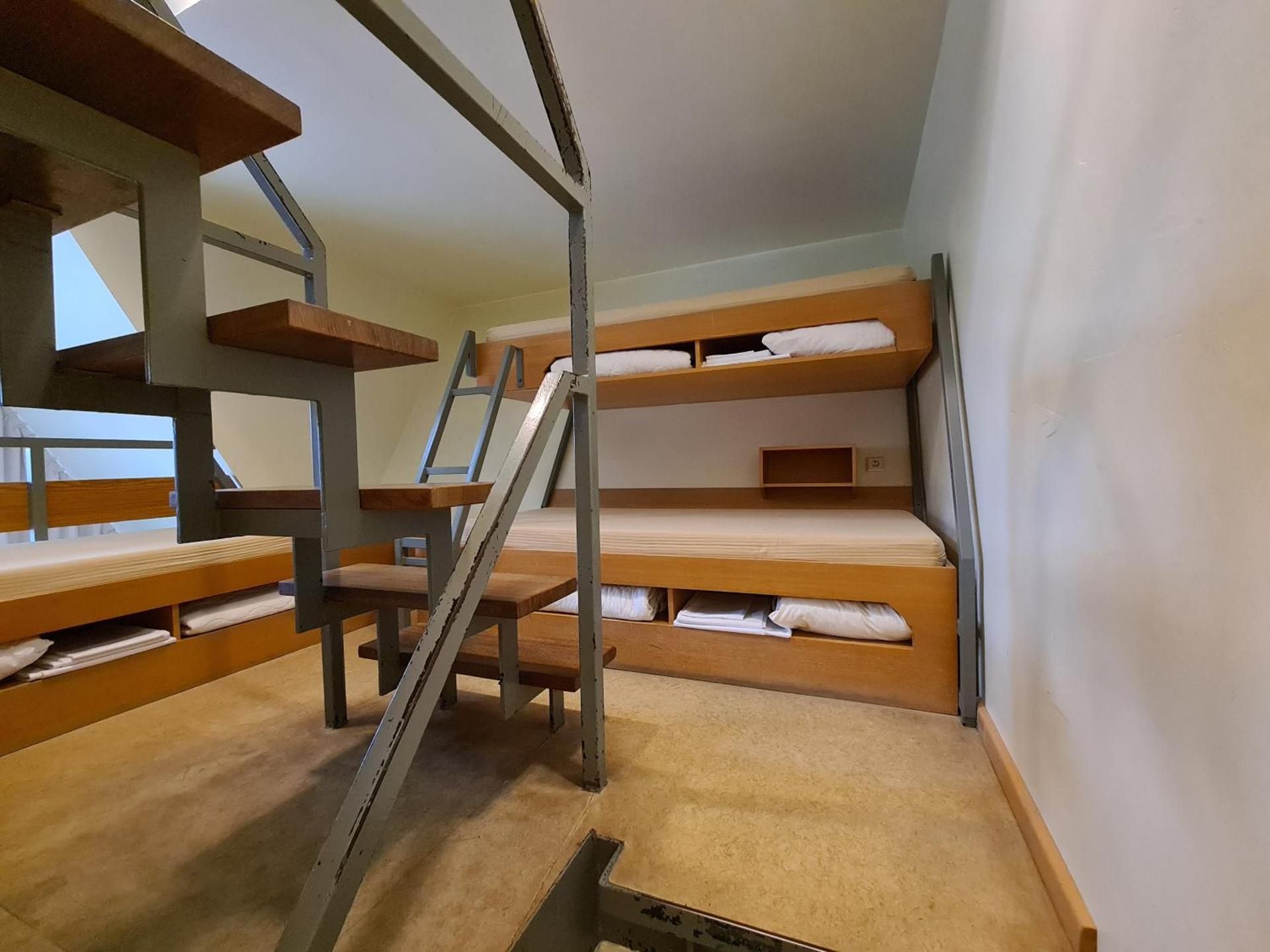 6-Bed Room with Shared Bathroom