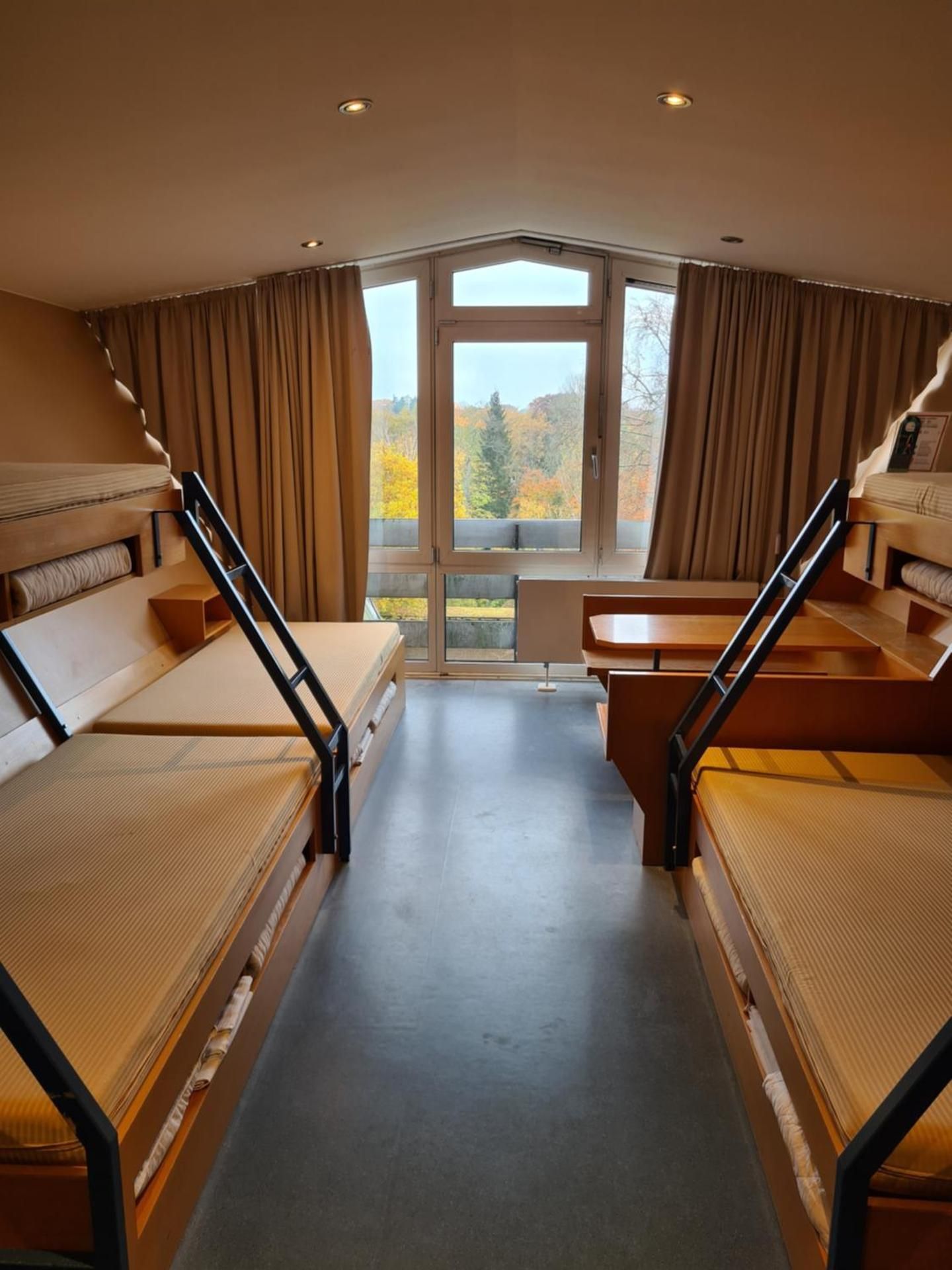 5-Bed Room with Shared Bathroom