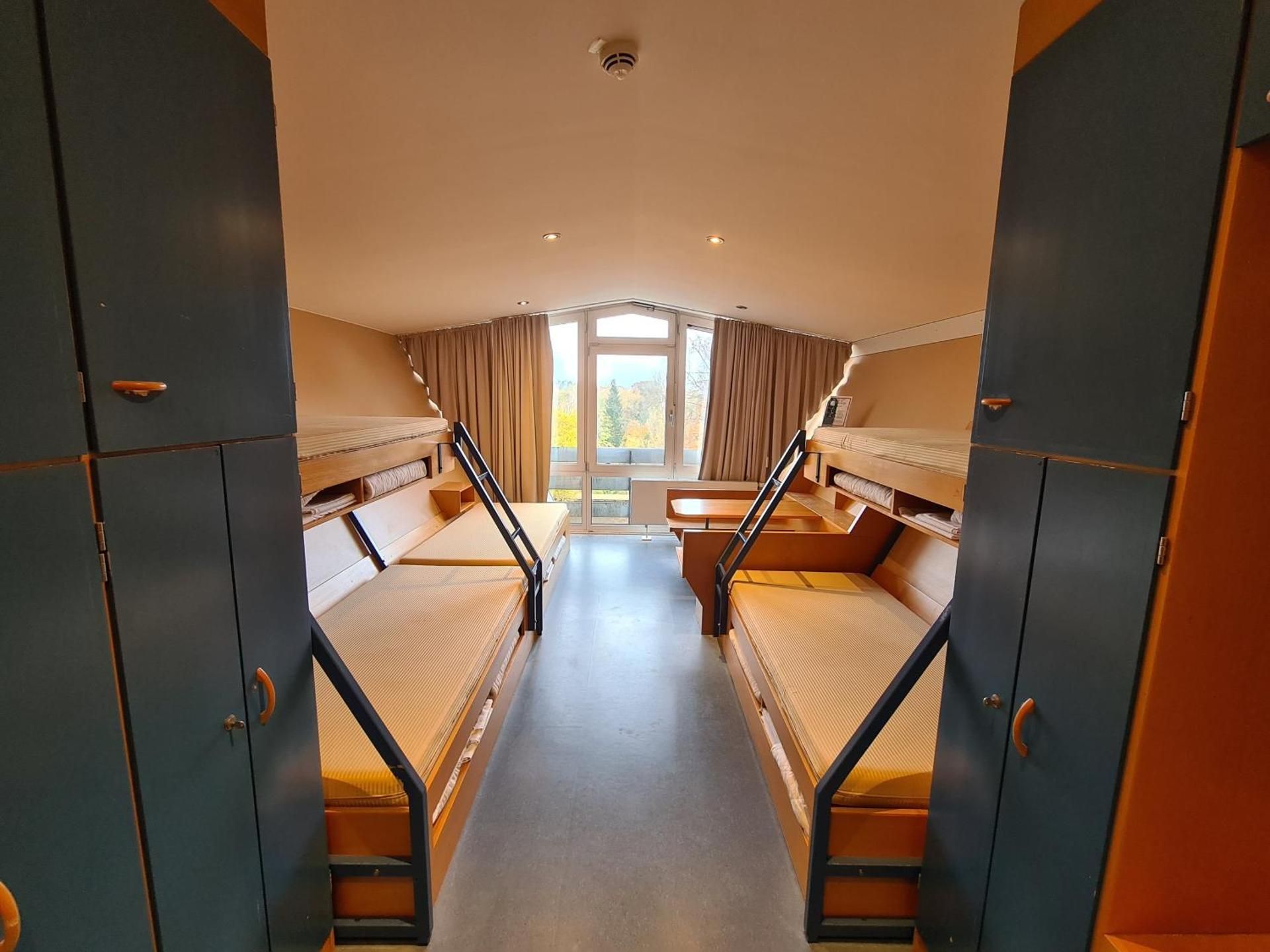 5-Bed Room with Shared Bathroom