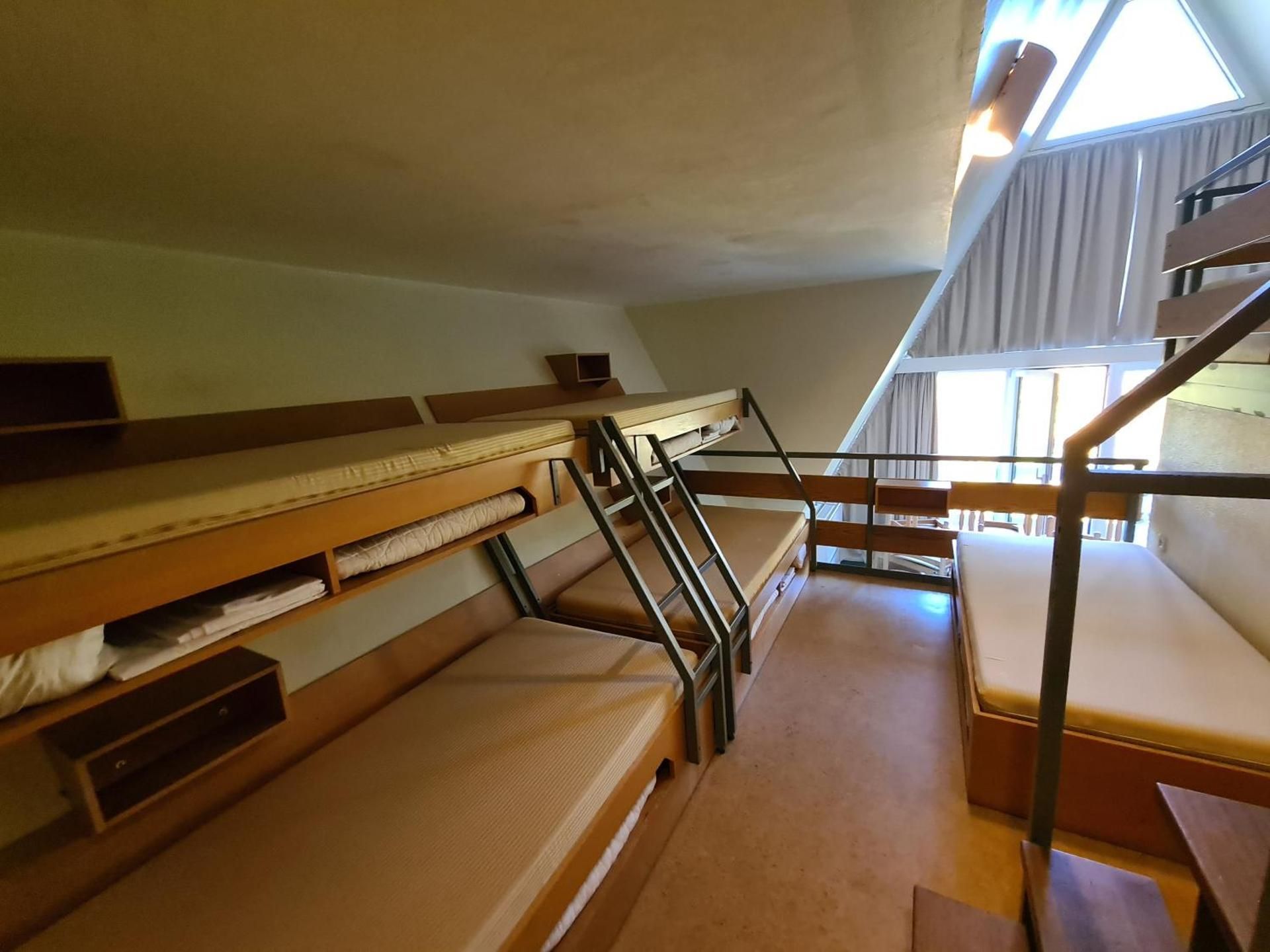 8-Bed Room with Shared Bathroom