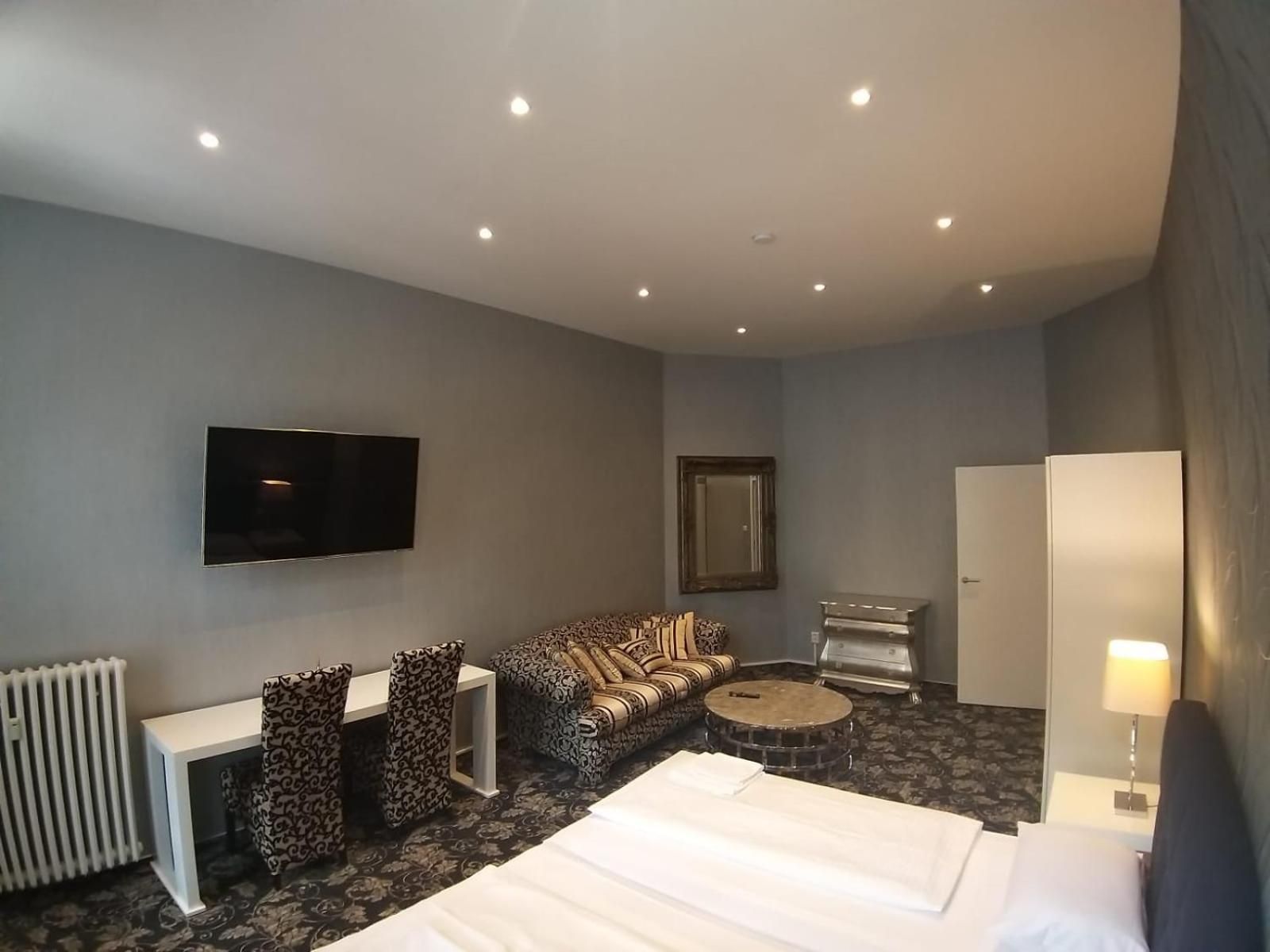 shared lounge/tv area