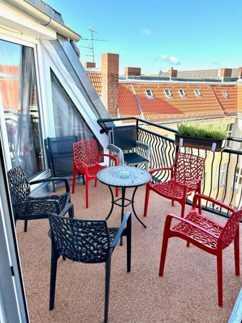 Three-Bedroom Apartment with Roof Terrace
