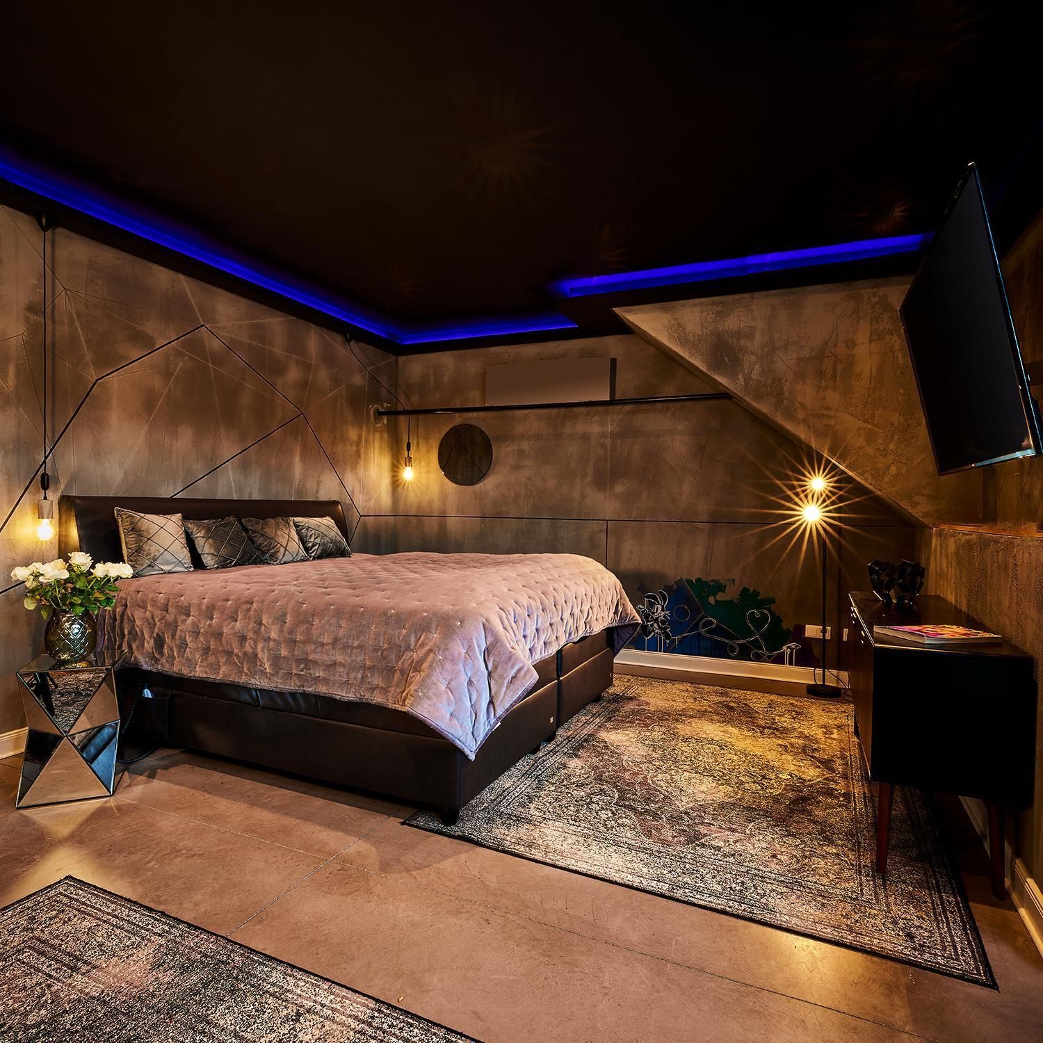 Superior Loft -Black Editon- with Balcony, Bathtub and Double Bed