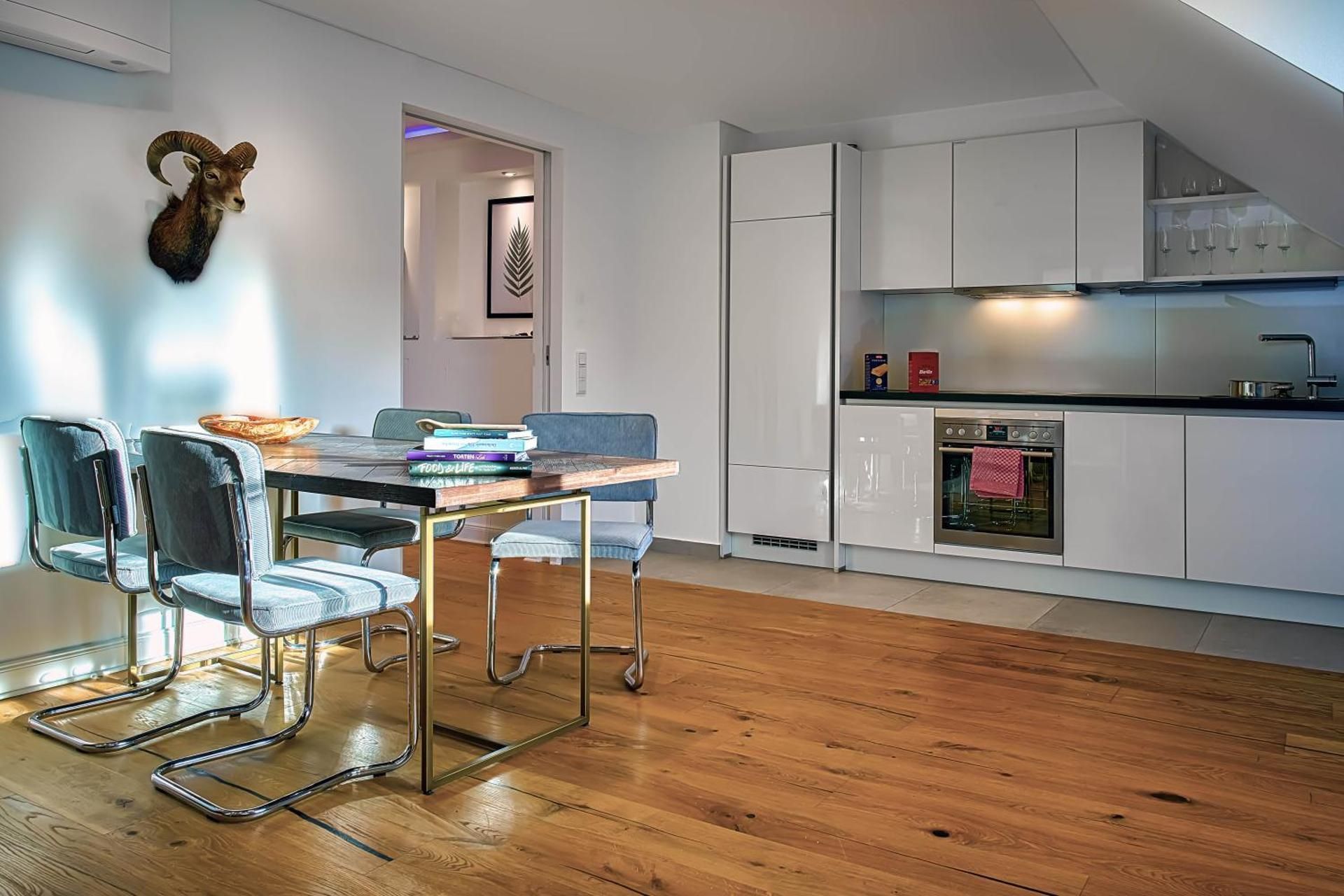 Superior Serviced Apartment with 2 Rooms and Double Bed