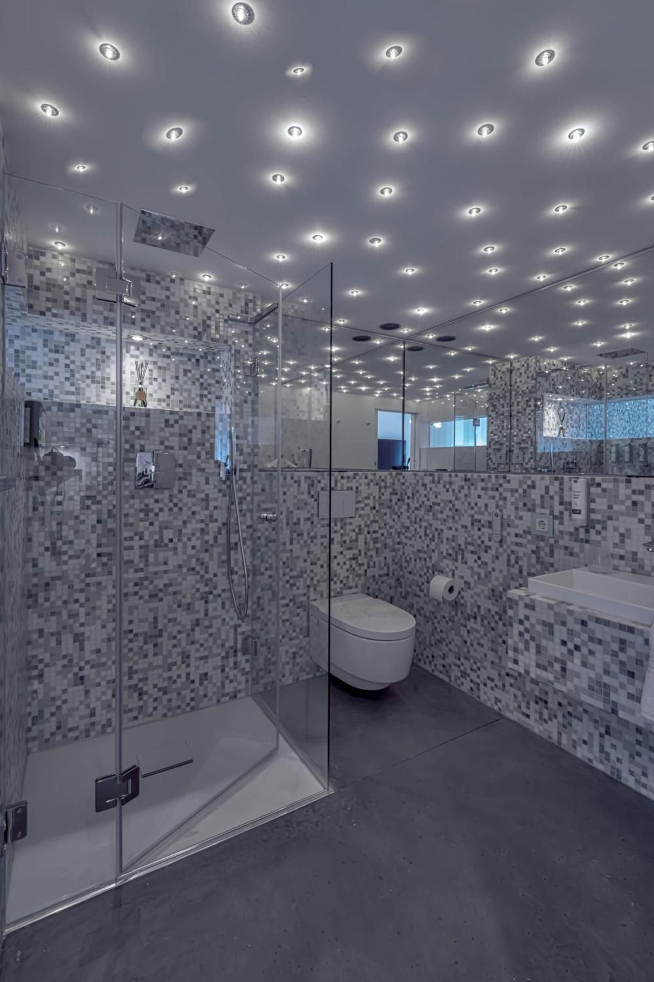 Superior Studio with Rainforest Shower and Kitchen