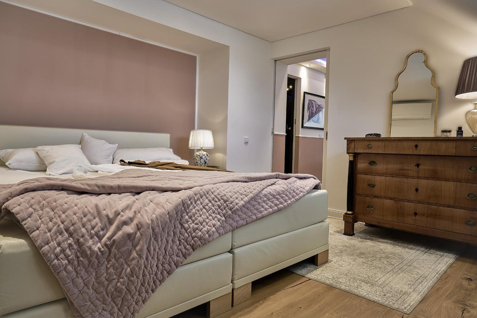 Executive Suite with Whirlpool and Premium Kingsize Bed