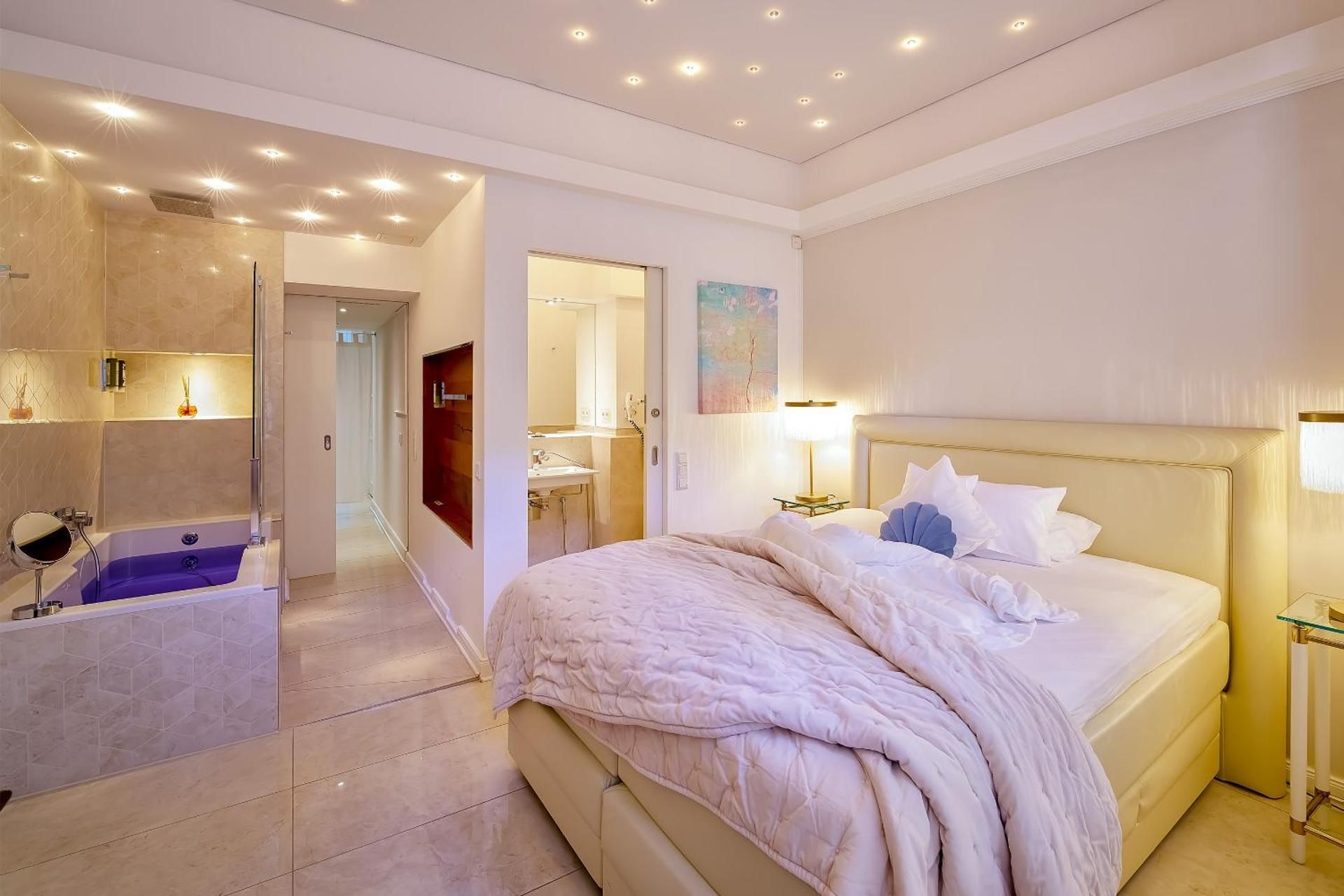 Superior Suite with 2 Bedrooms, 2 Bathrooms, Living/Dining Room and Kitchen