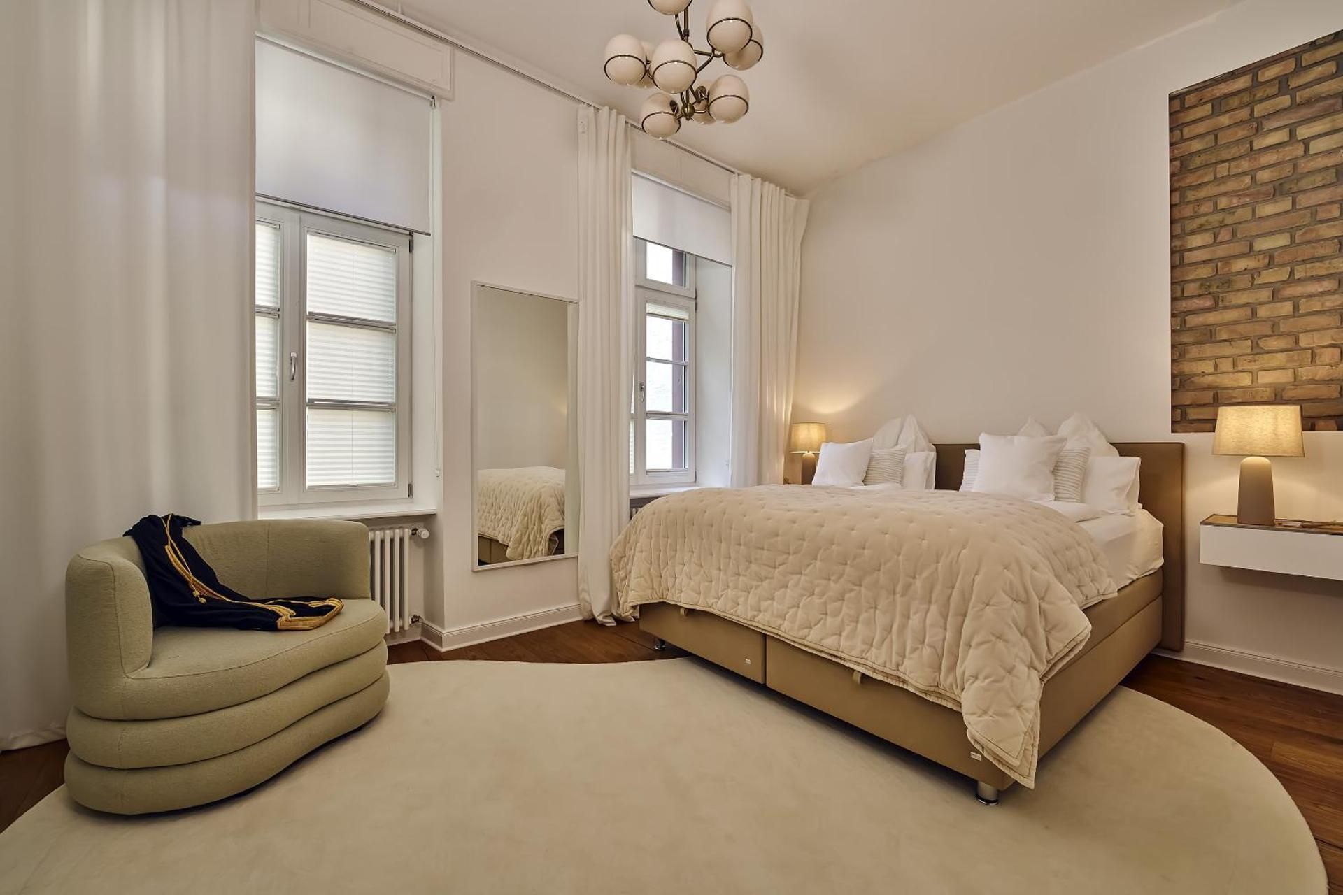 Grand Residence with 2 Bedrooms, Living/ Dining Room and Kitchen