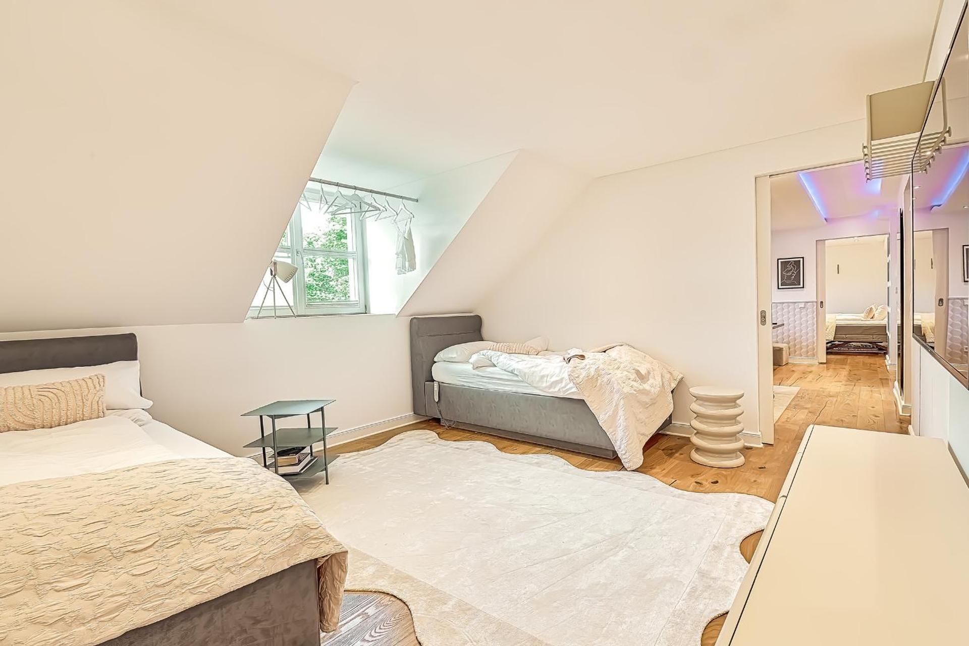 Superior Serviced Apartment with 3 Rooms and big Double Bed