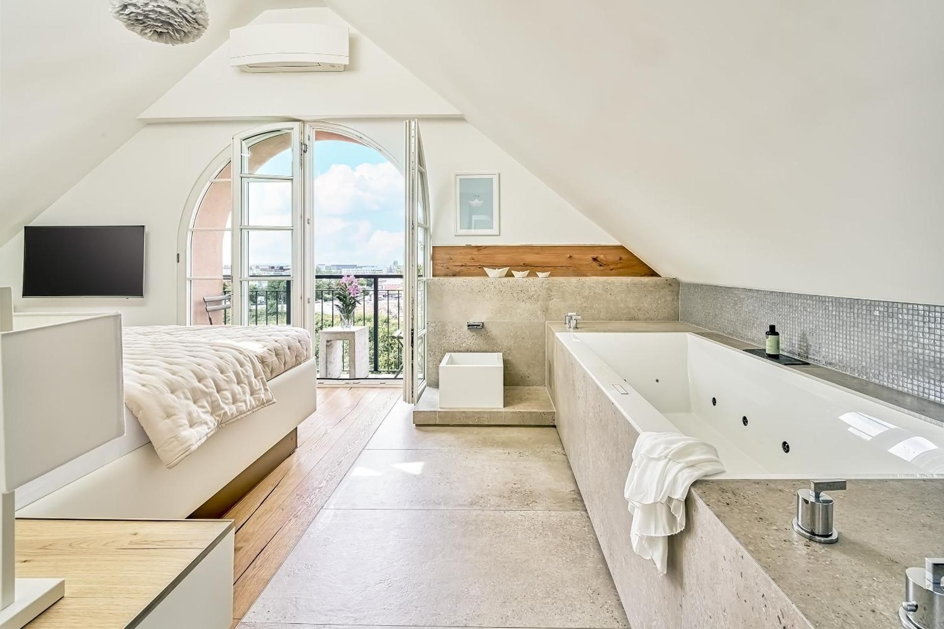Grand Penthouse Suite with Kitchen, Dining Area and Private SPA