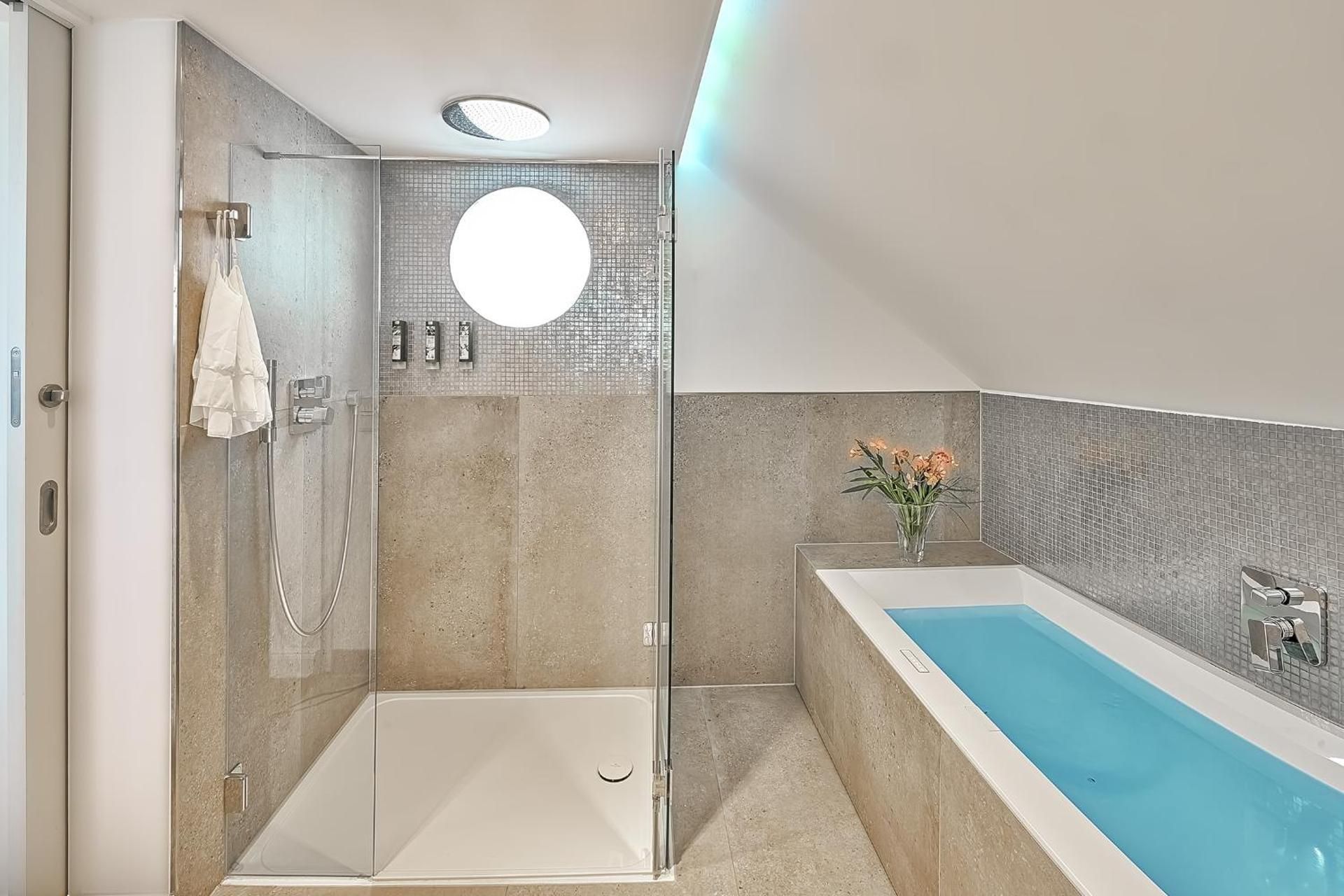 Penthouse Suite with Living/ Dining Room, French Balcony and Whirlpool