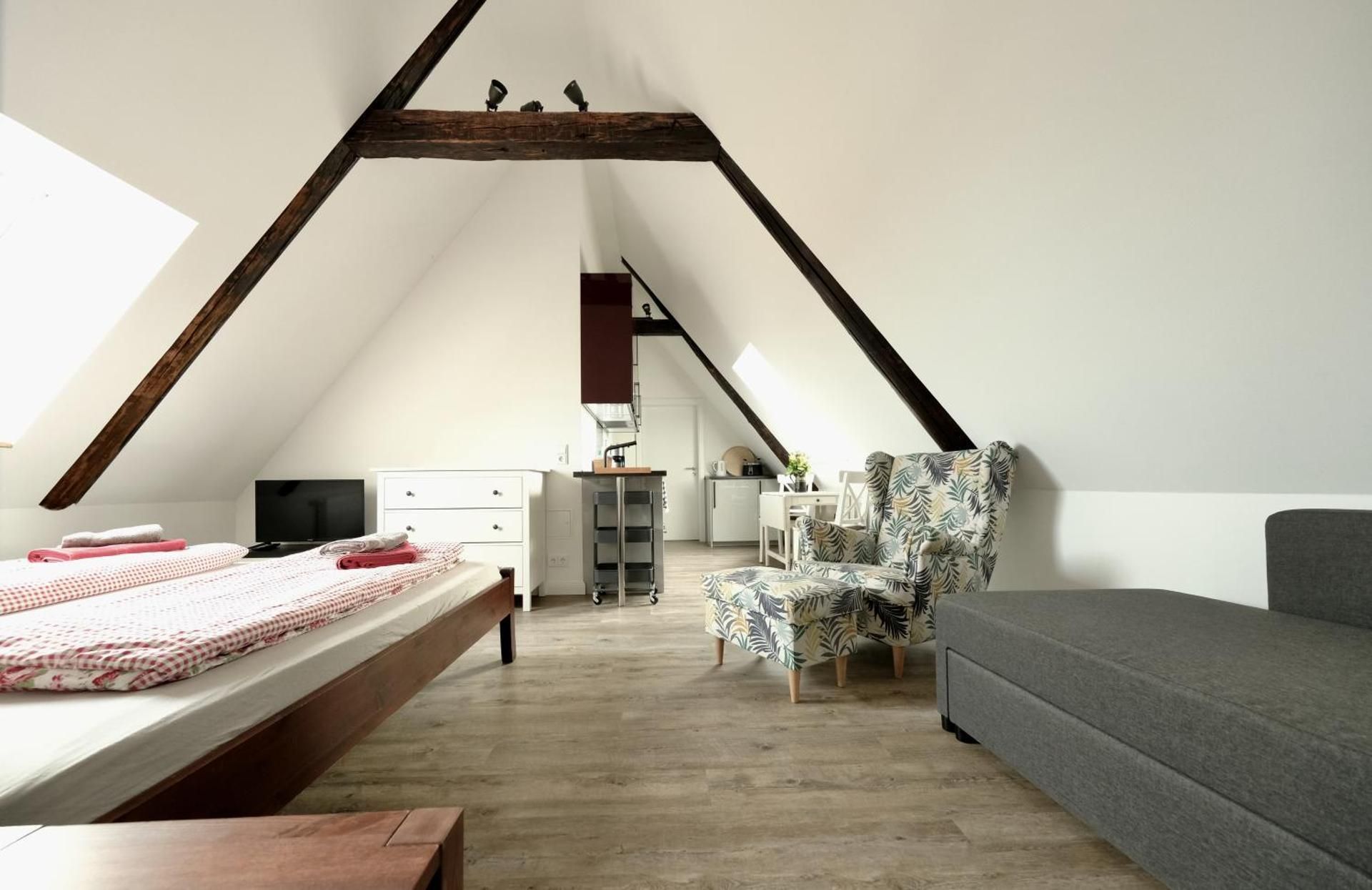 King Studio with Sofa Bed