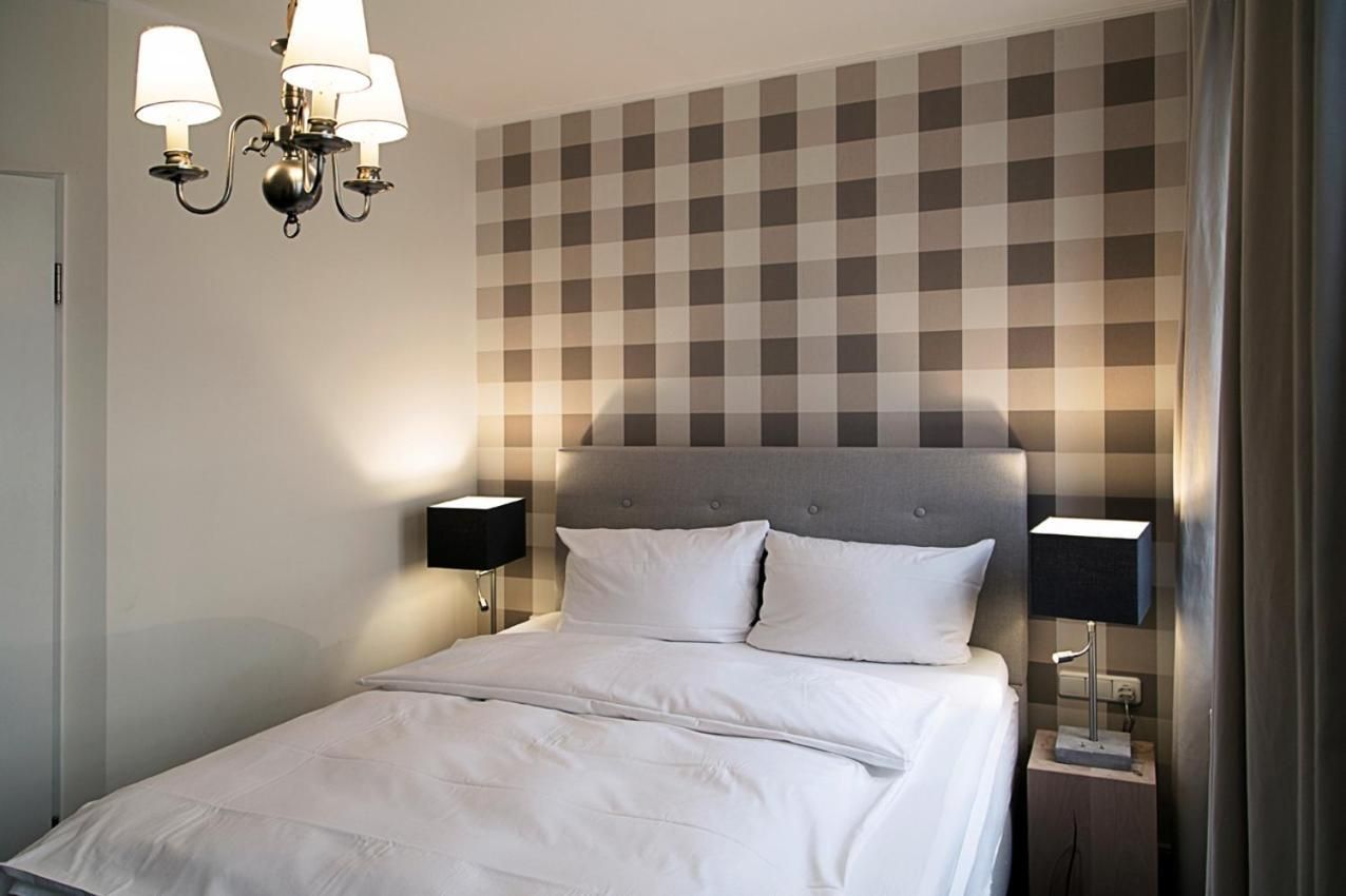 Comfort Queen Room