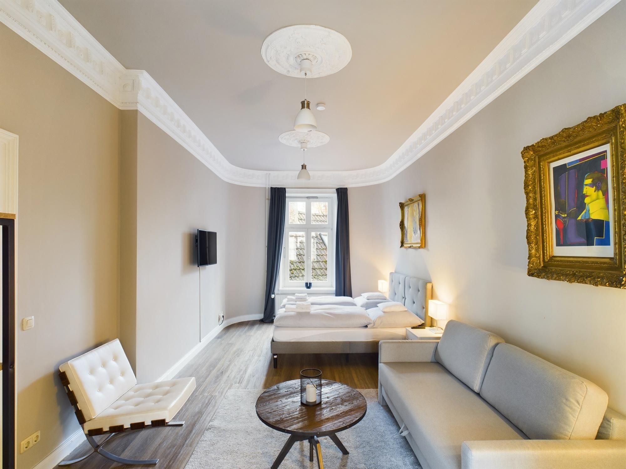 Art Apartments  Deluxe Twin Room Type A 2