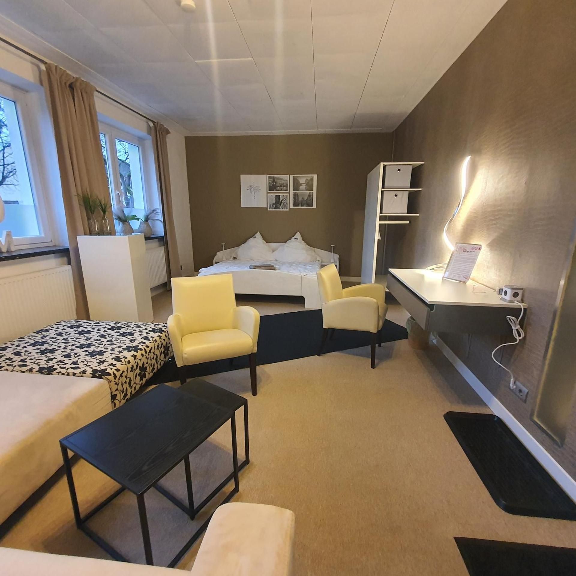 Basic Triple Room with Shared Bathroom