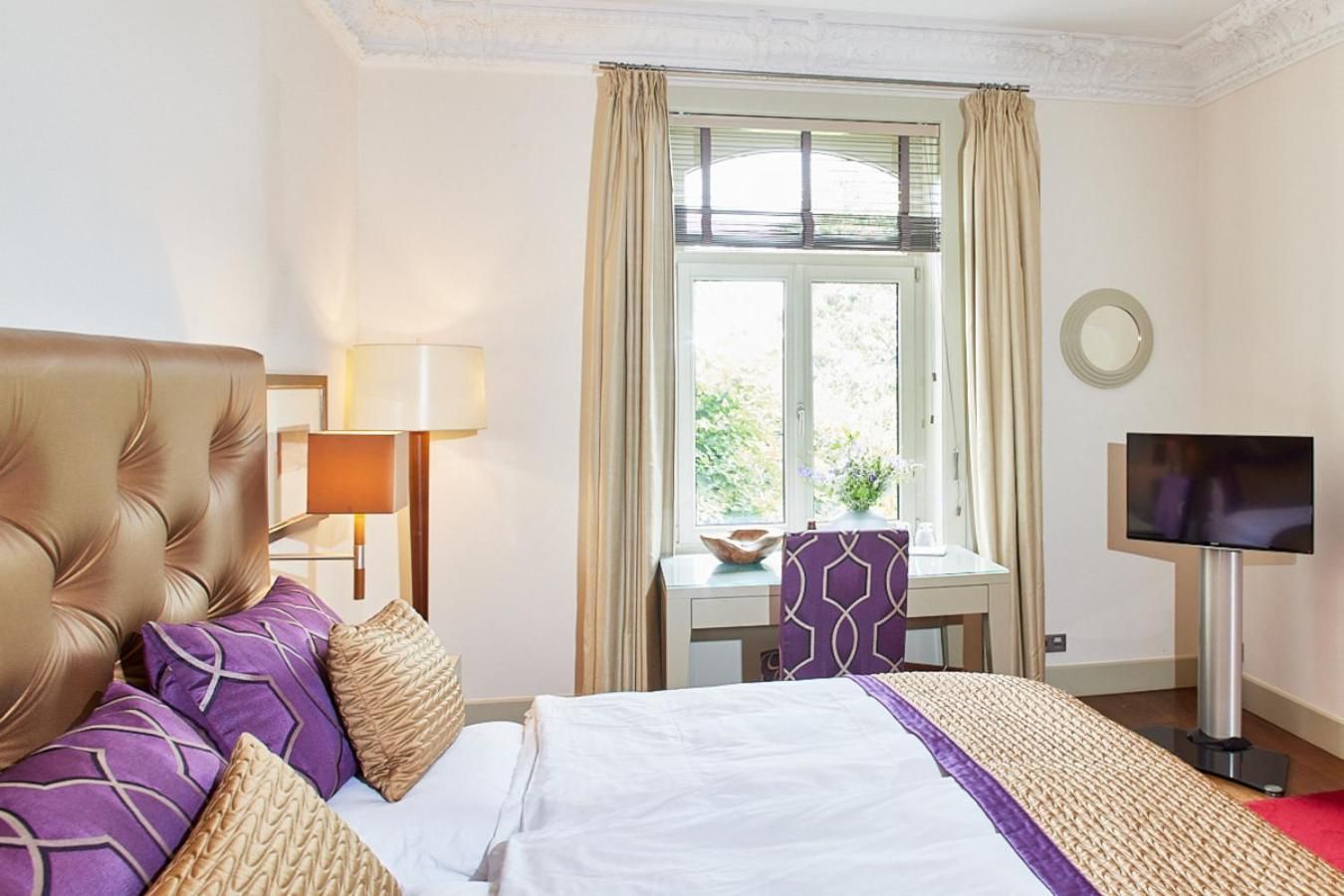 Deluxe double room with limited river view