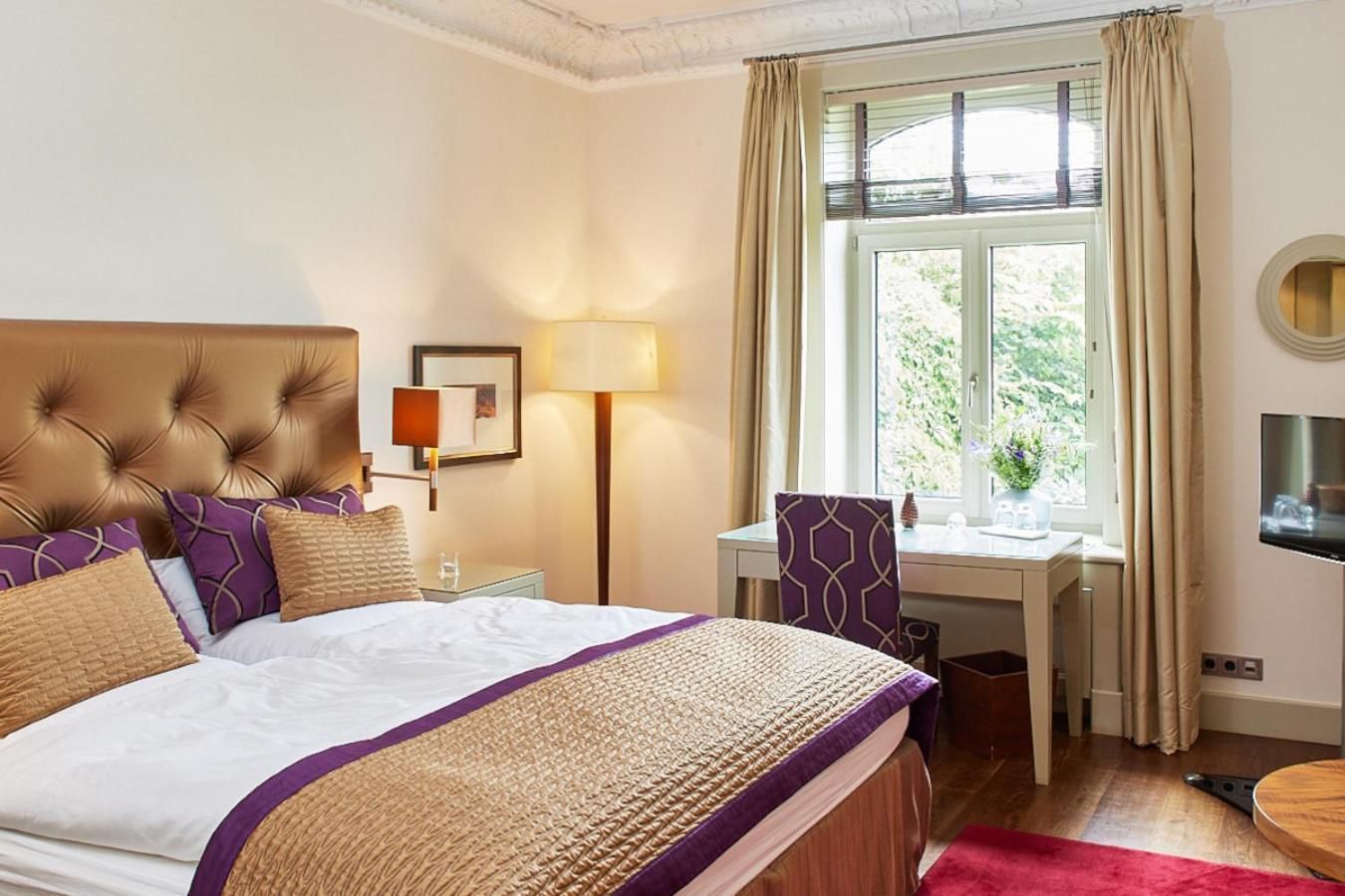 Deluxe double room with limited river view