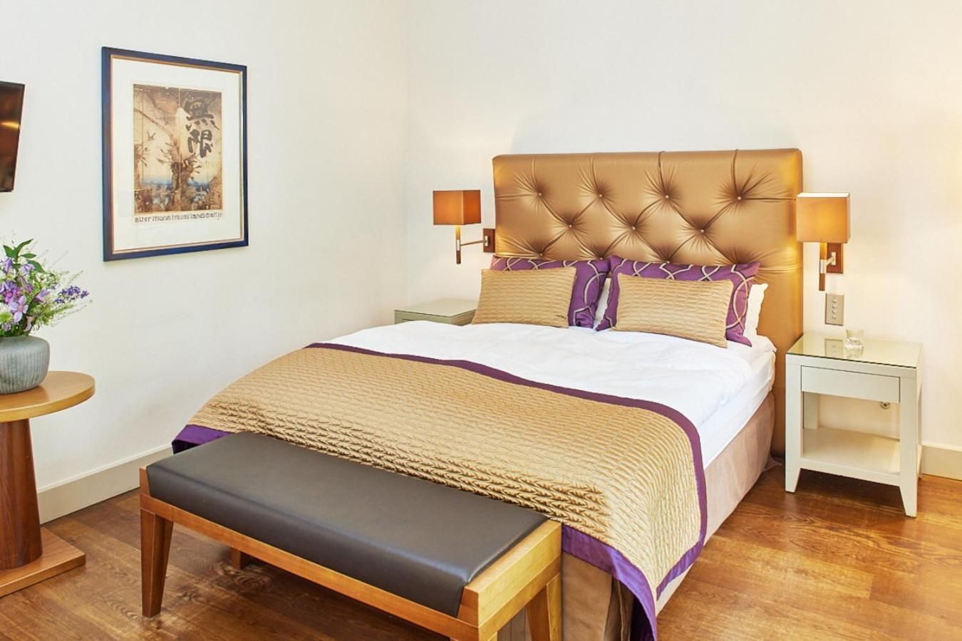 Deluxe double room with side, limited river view