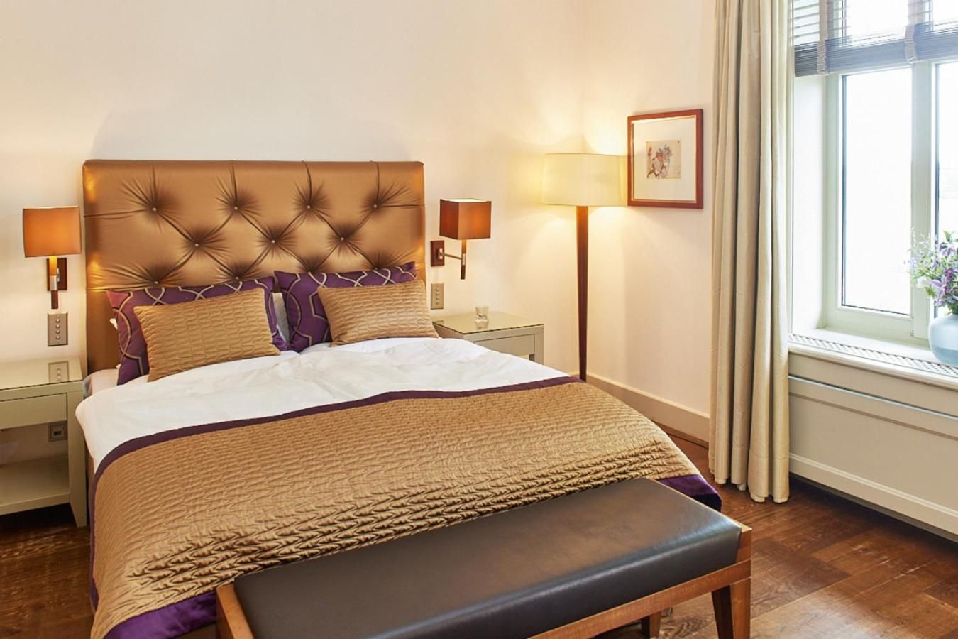 Deluxe double room with side, limited river view