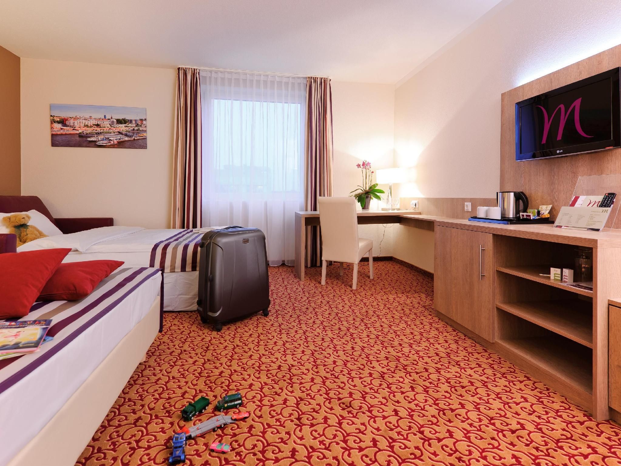 Comfort room with 1 double bed