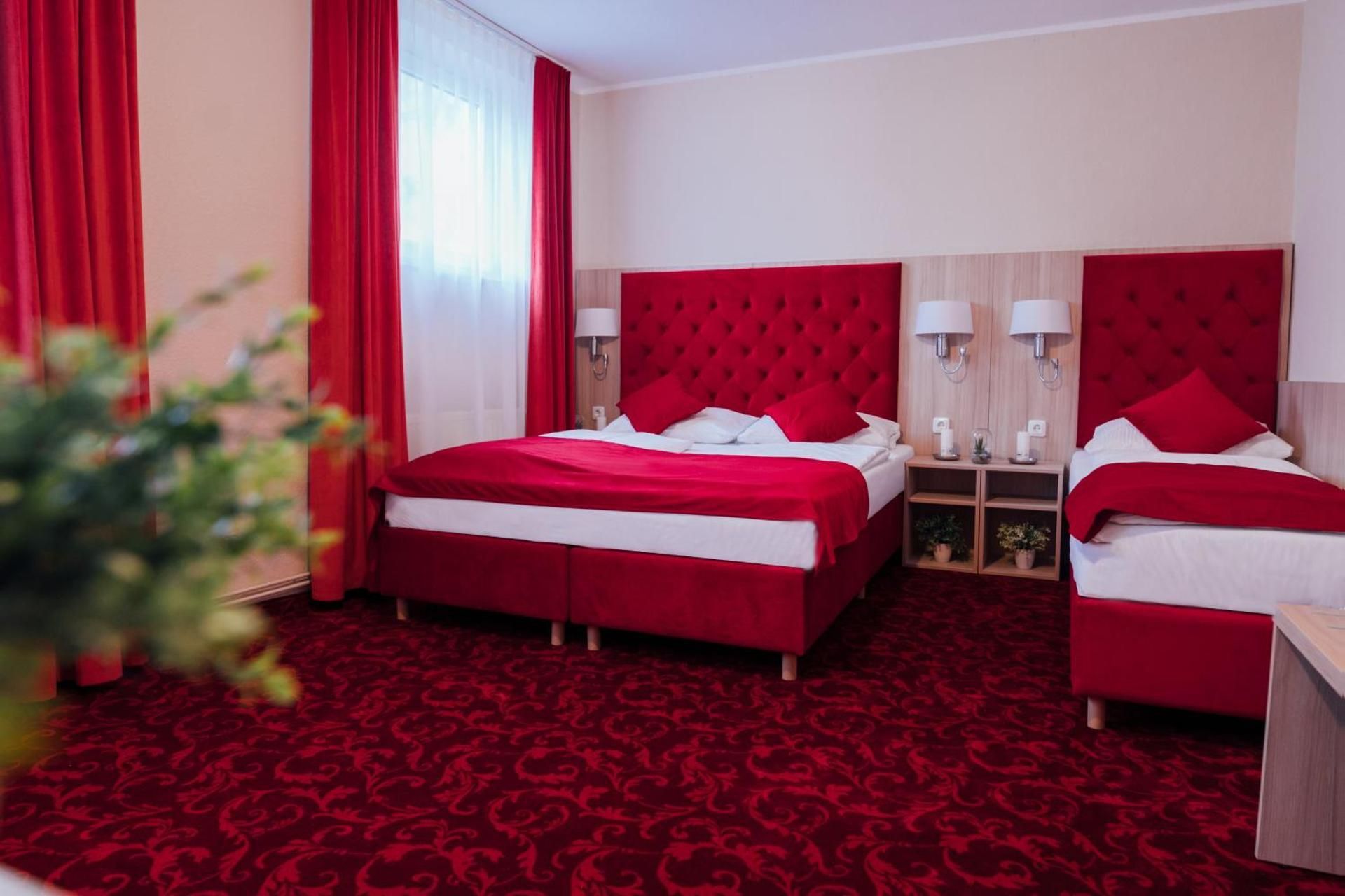 Genova Hotels Austria Basic Triple Room