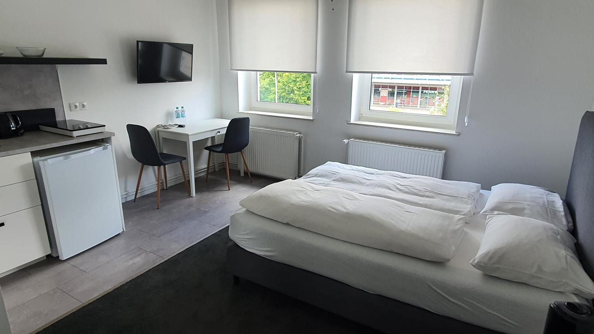 Apartment 33