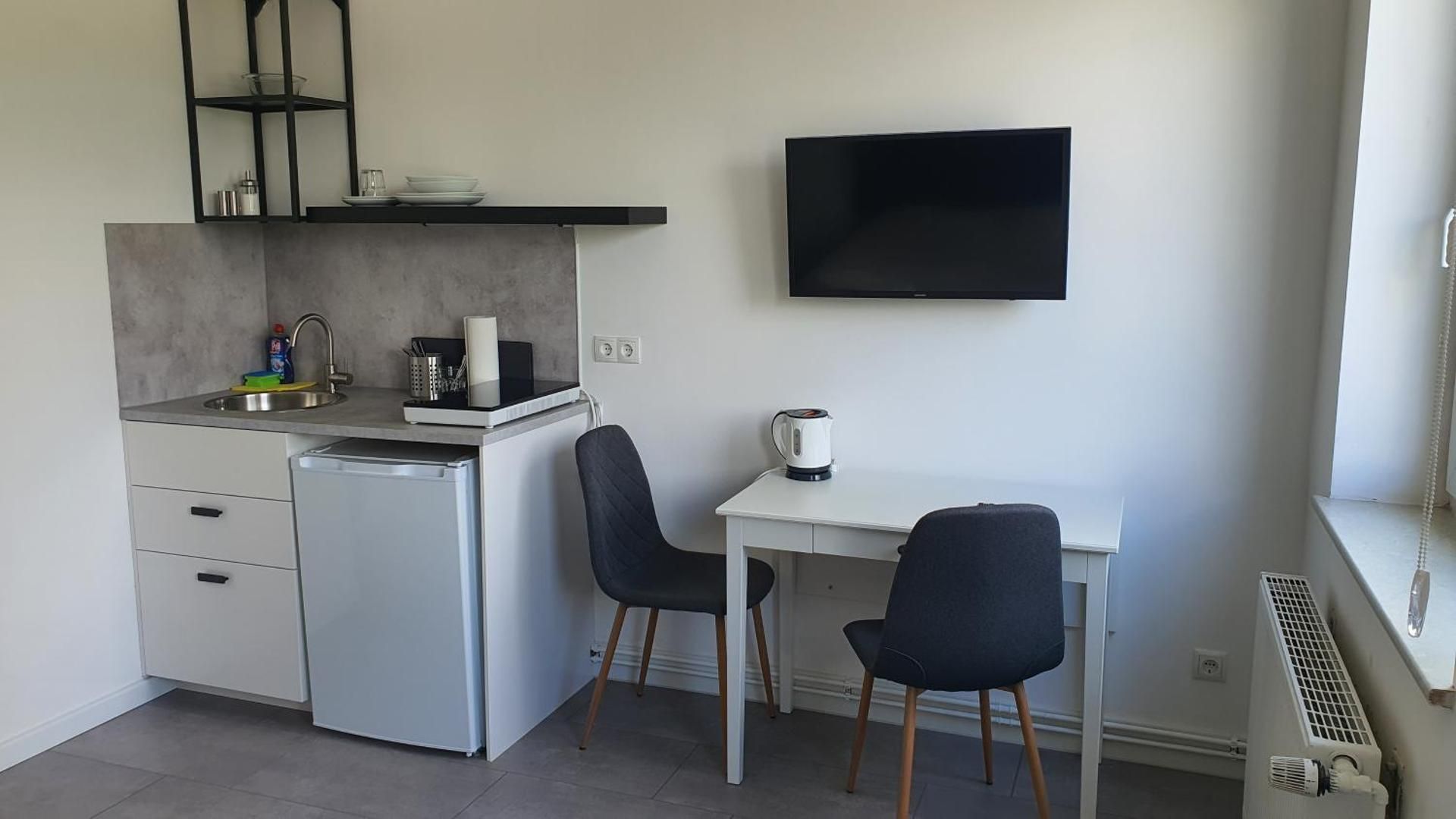 Apartment 33