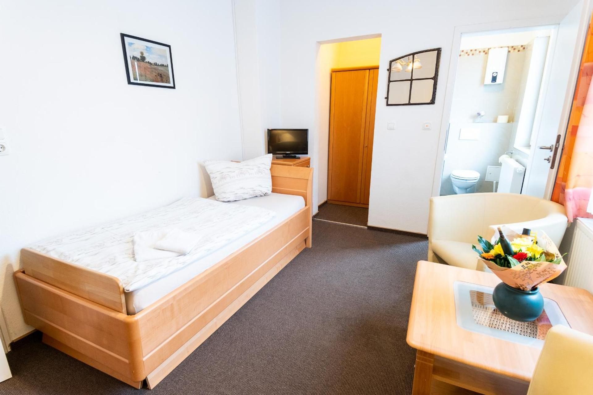 Twin Room with Bathroom