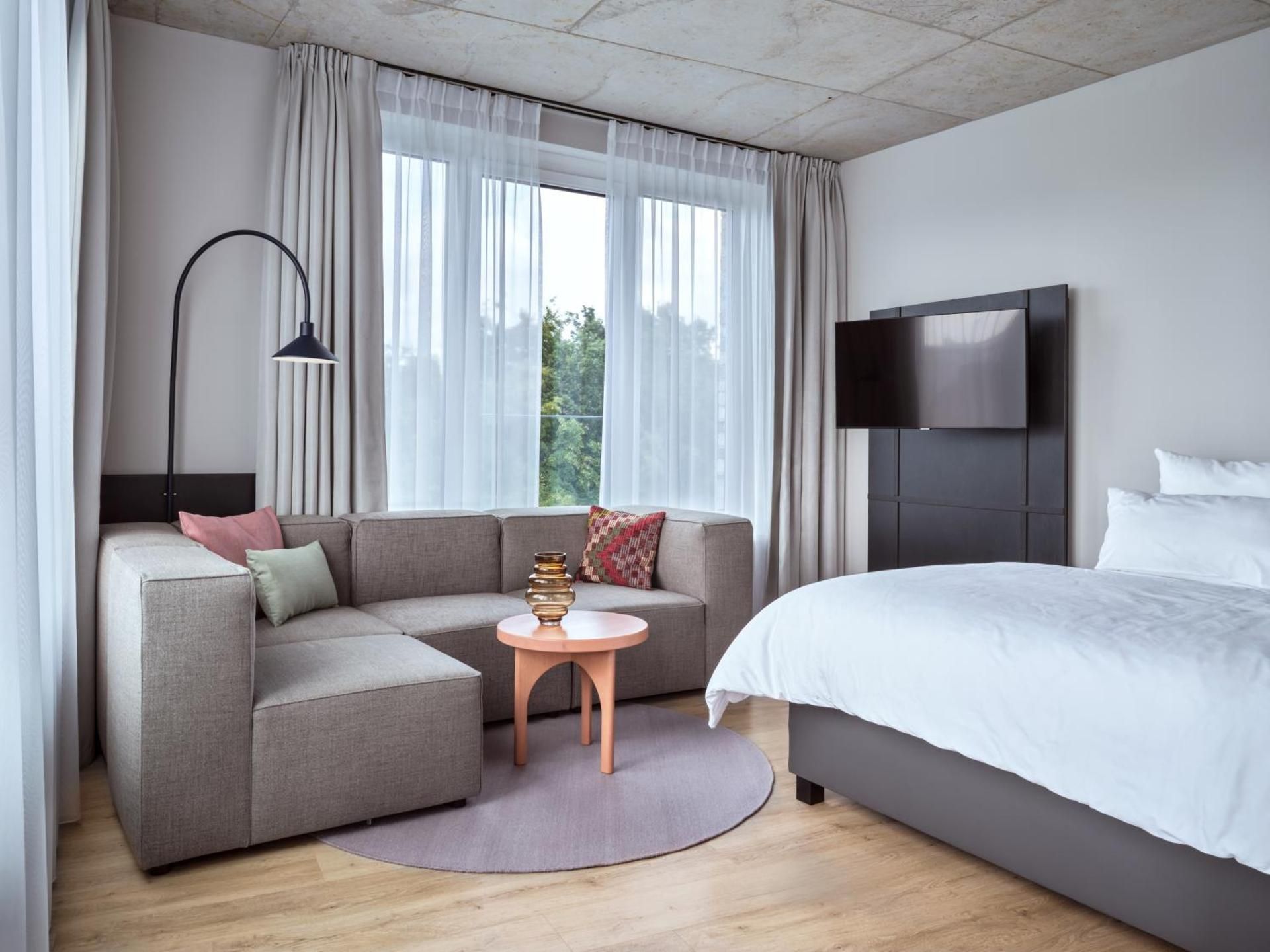 Deluxe Suite with King-Size-Bed