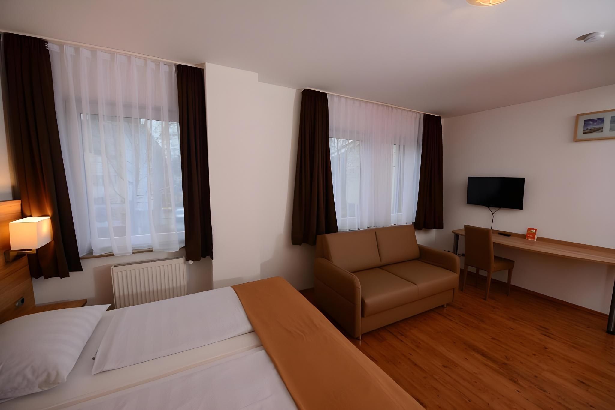 Hotel Linde Stuttgart Single Room - Breakfast Included