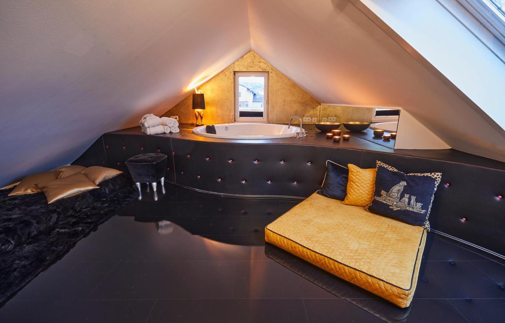 Suite with Spa Bath