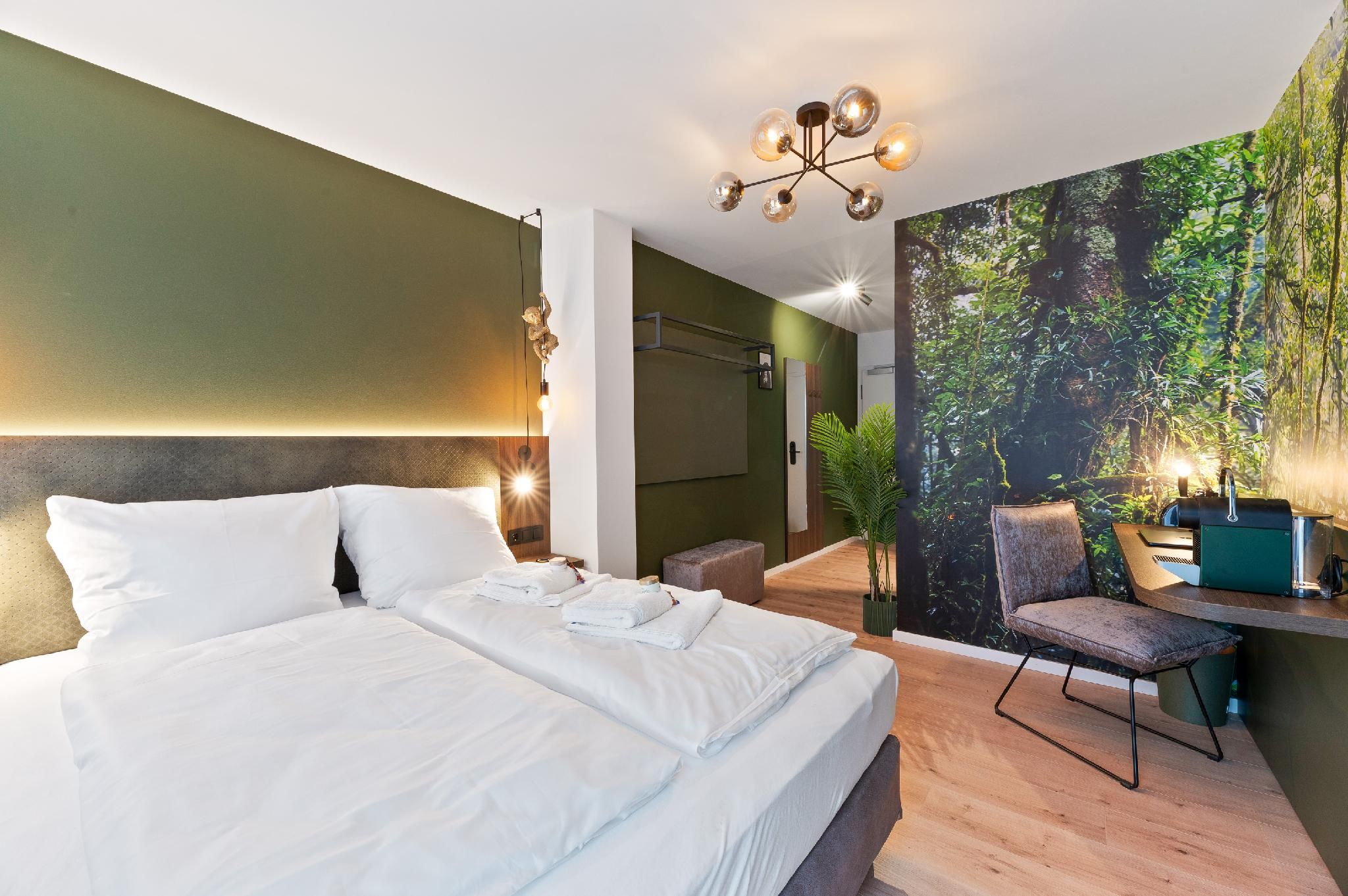 JUNGLE No5 Boutique Hotel - Stuttgart City-Center Deluxe Double or Twin 2