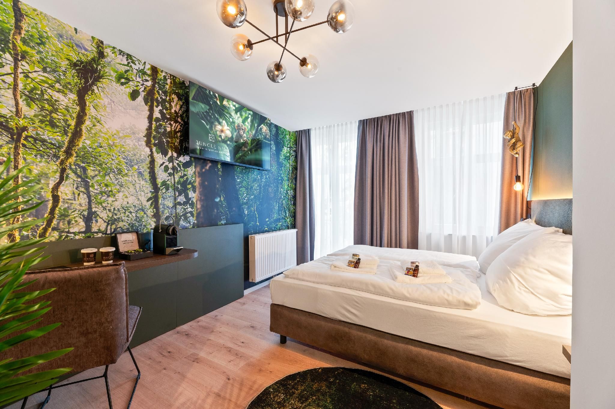 JUNGLE No5 Boutique Hotel - Stuttgart City-Center Deluxe Double or Twin