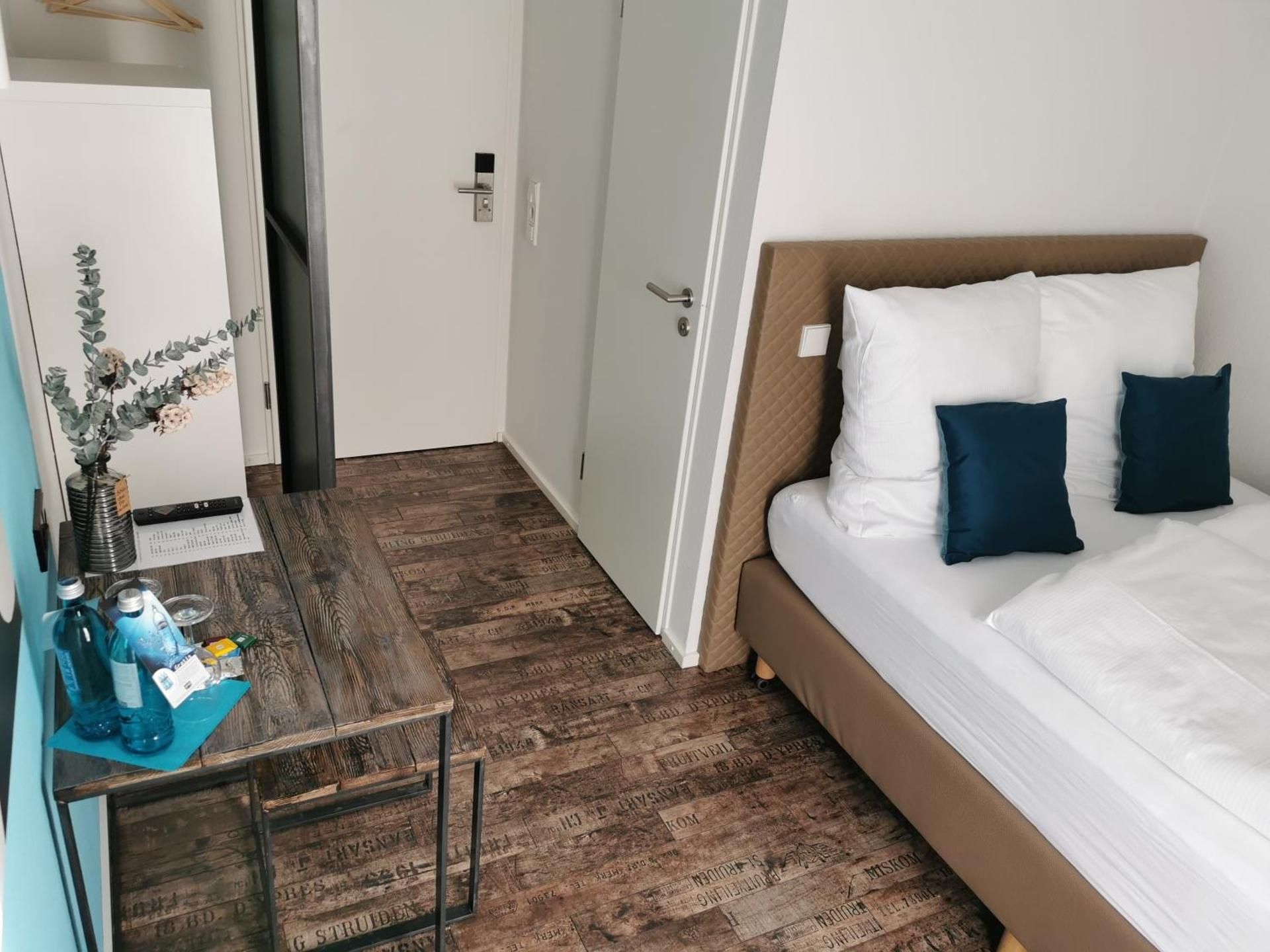 Small Double Room with Queensize Bed