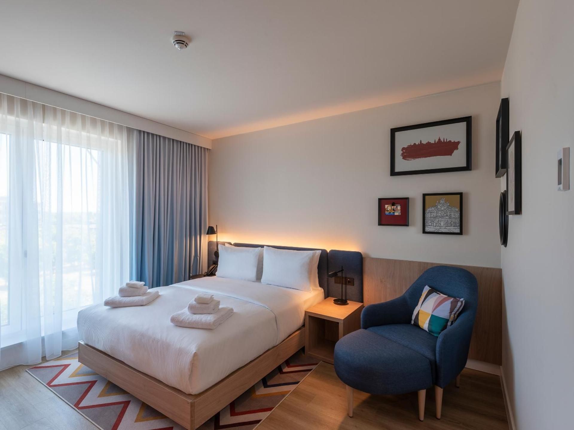 Hampton by Hilton Dresden City Centre Queen Accessible Room