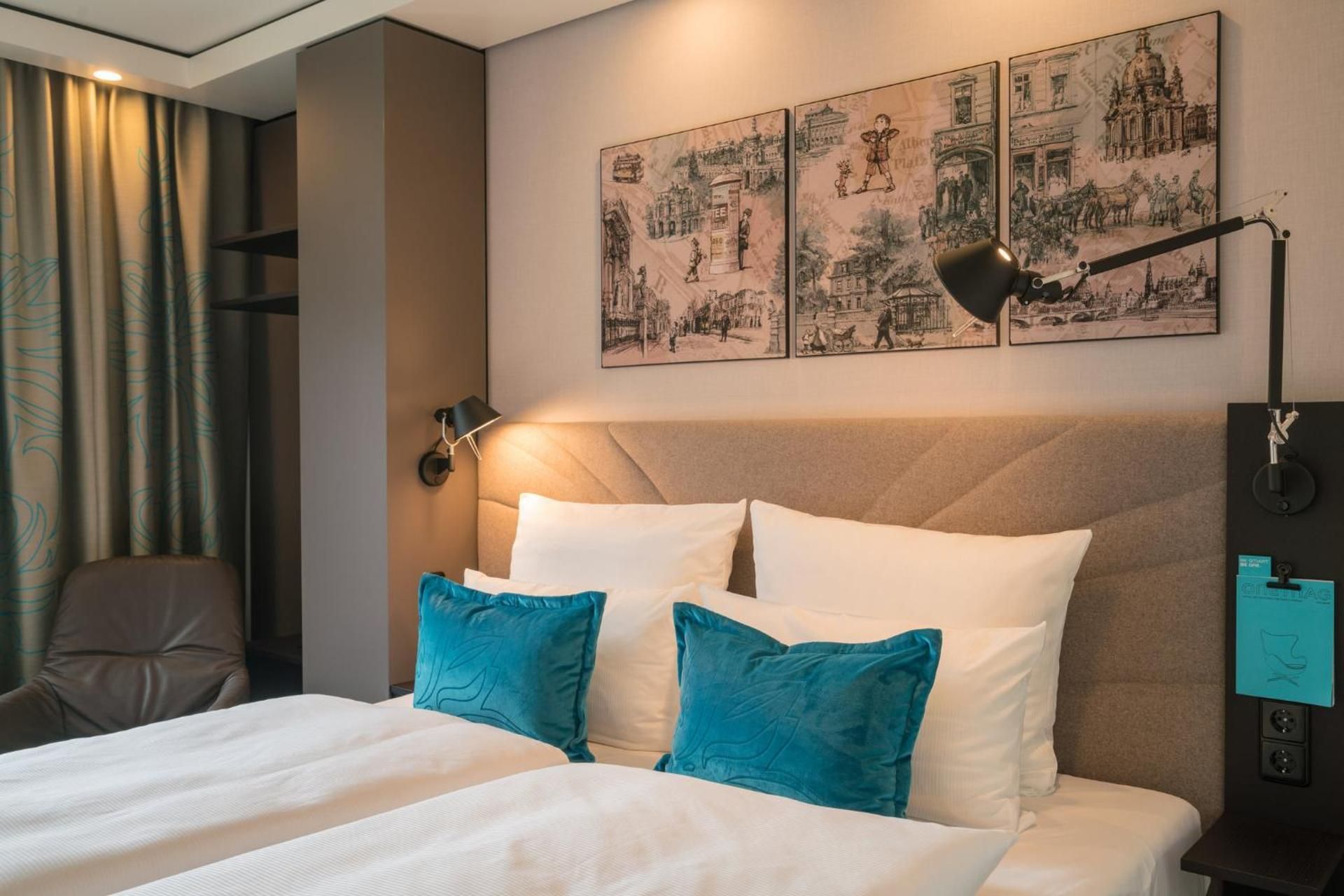 Room with Queen Bed 