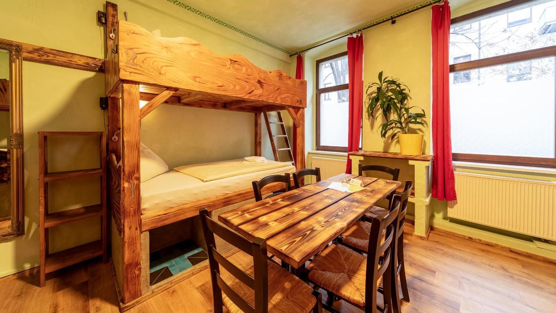 6-Bed Room