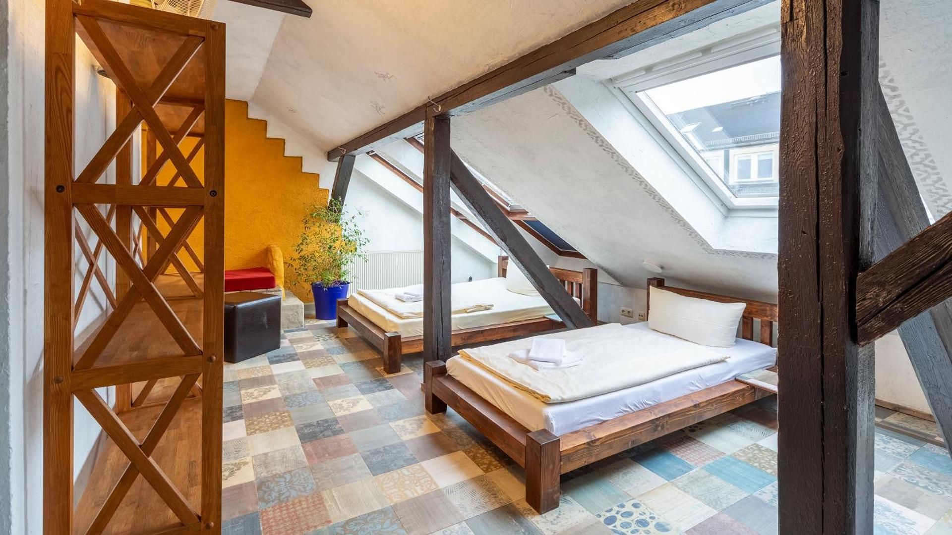 Quintuple Room