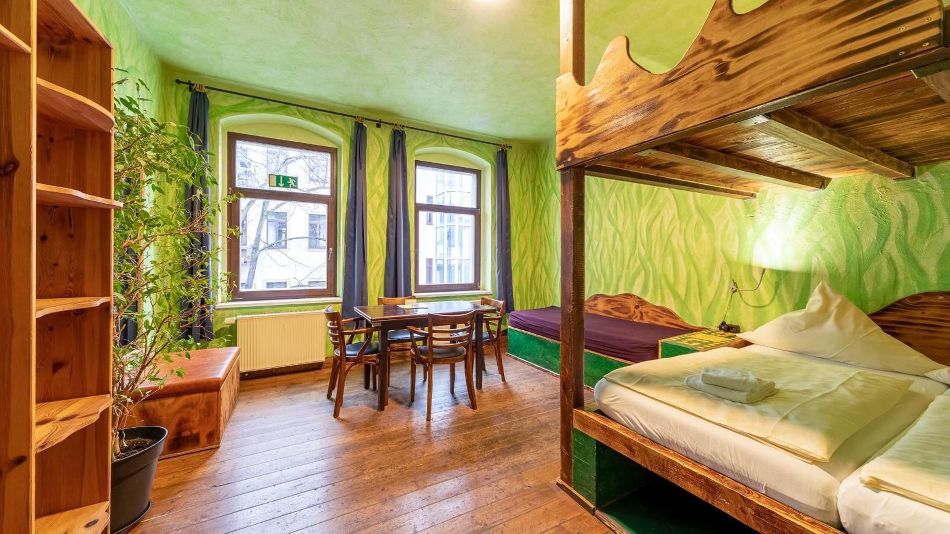 Quintuple Room